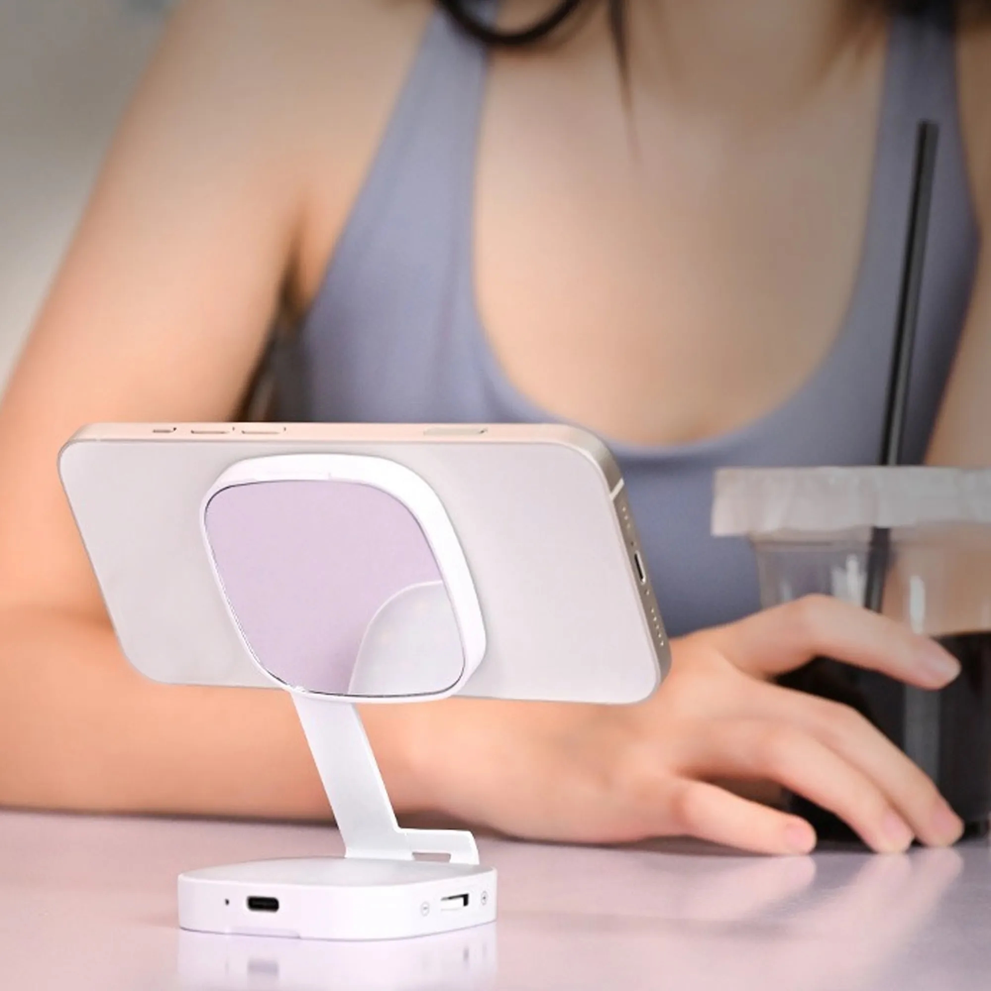 Rechargeable Magnetic Selfie Light with Mirror 5