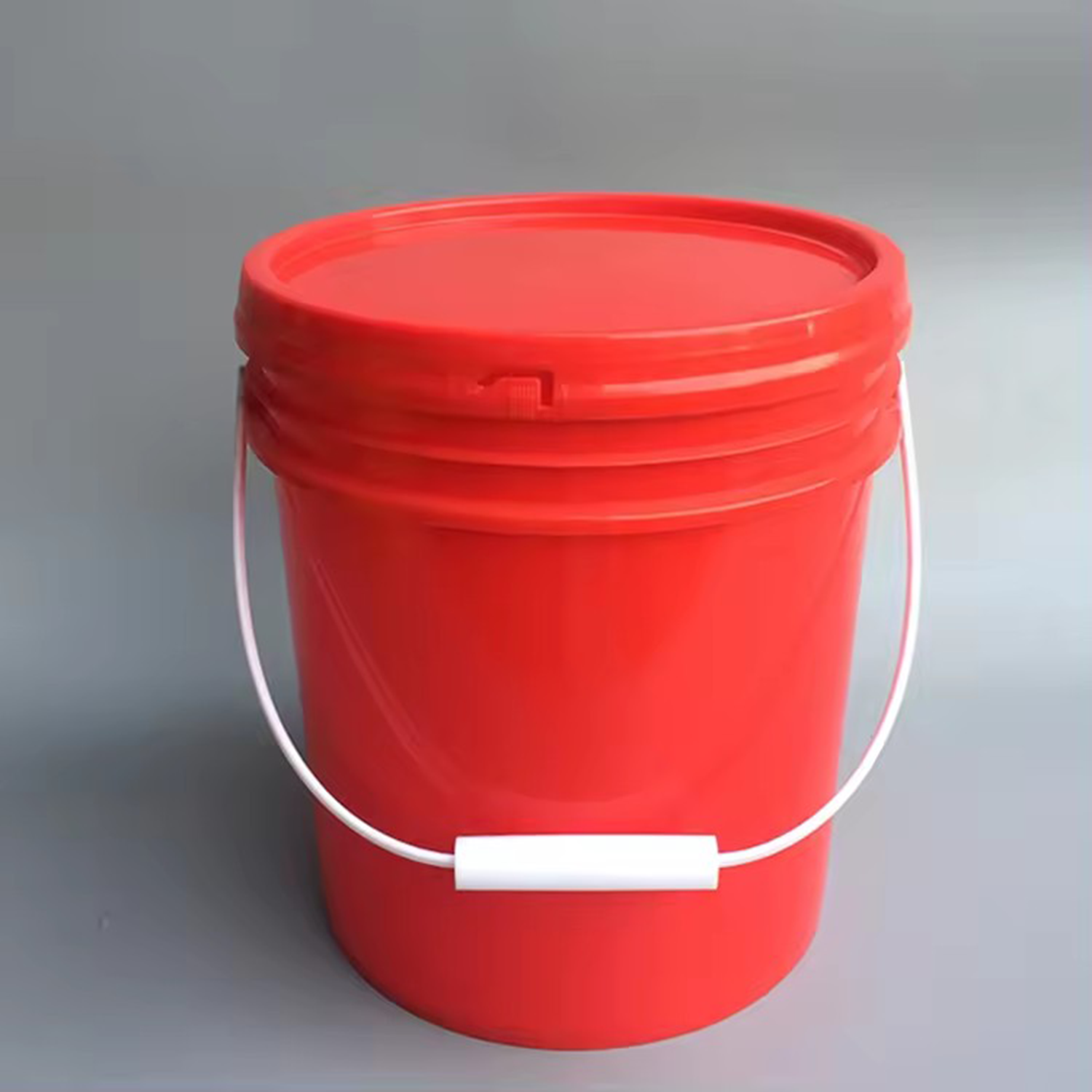 5.28 Gallon Plastic Paint Food Bucket 3