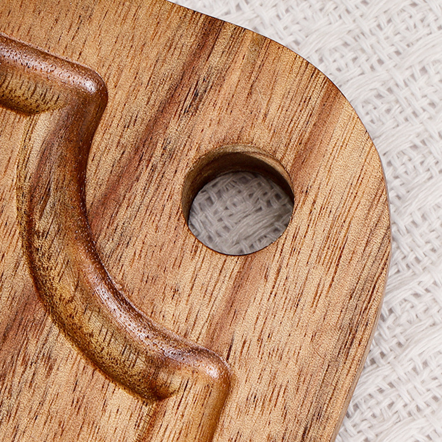 Eco-friendly Natural Acacia Wood Slot Cutting Board 10