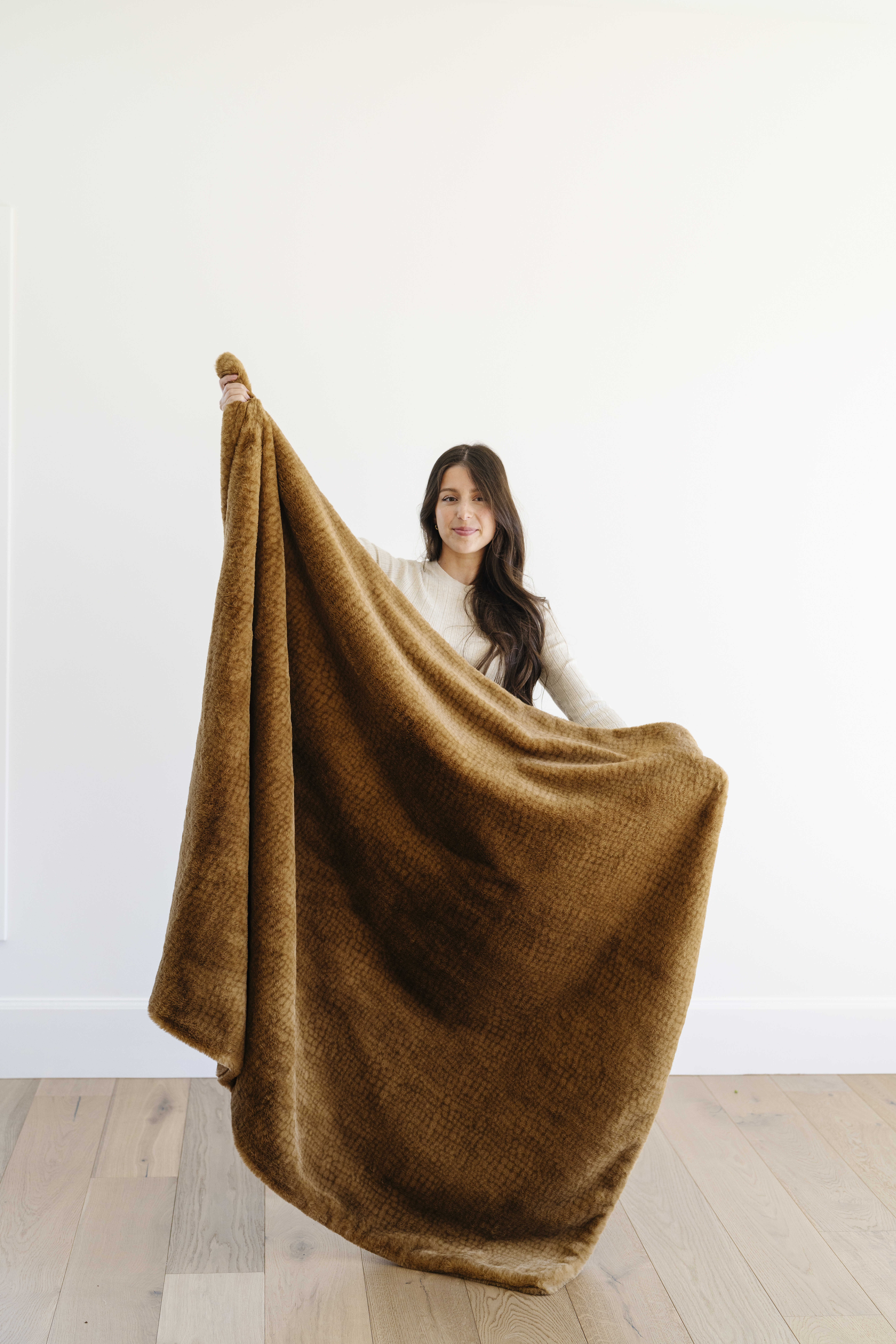 Grand Faux Fur Golden Sable-Throw Luxury Blanket (60x80) 1