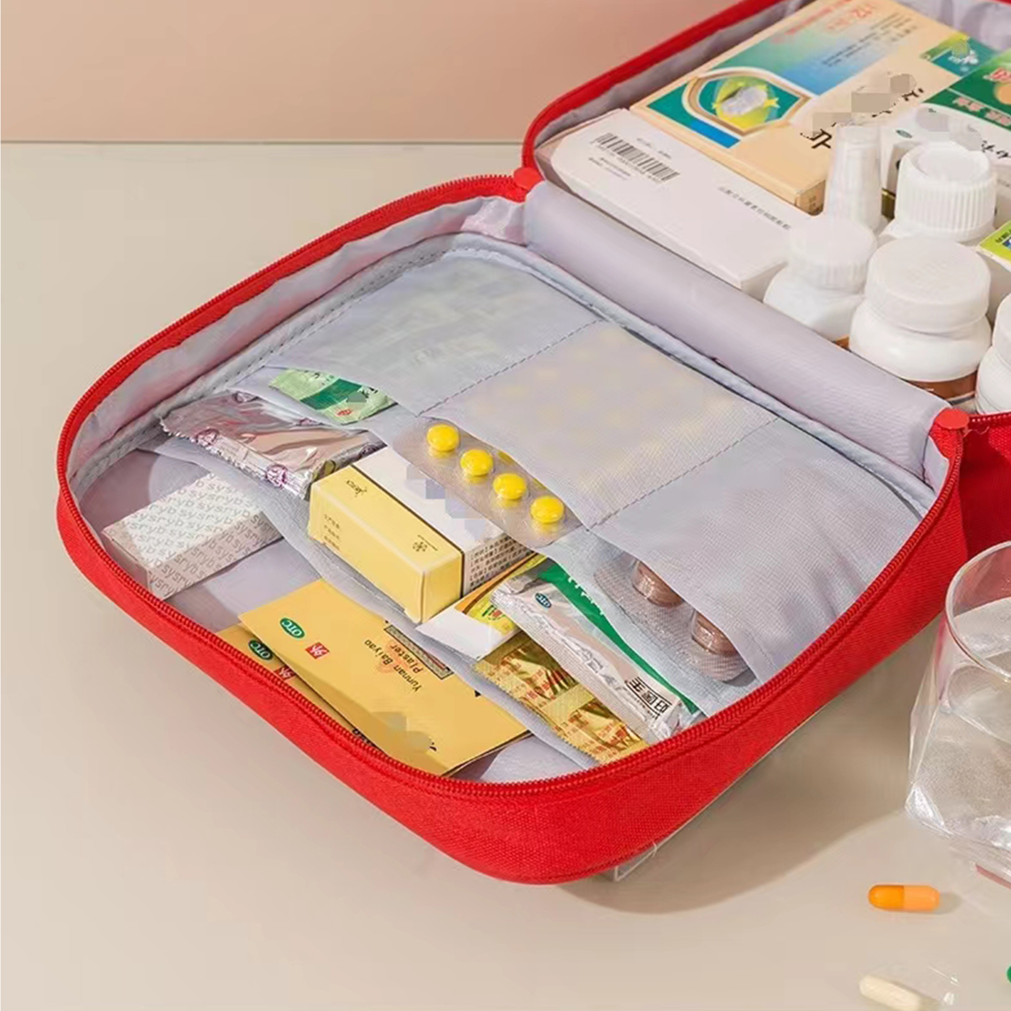 Portable Large Capacity First Aid Kit Can Be Customized 2