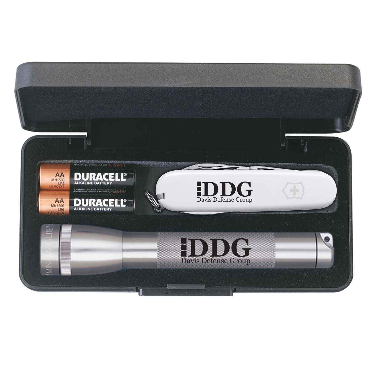 Mini Maglite® With Large Victorinox® Swiss Army Knife 7