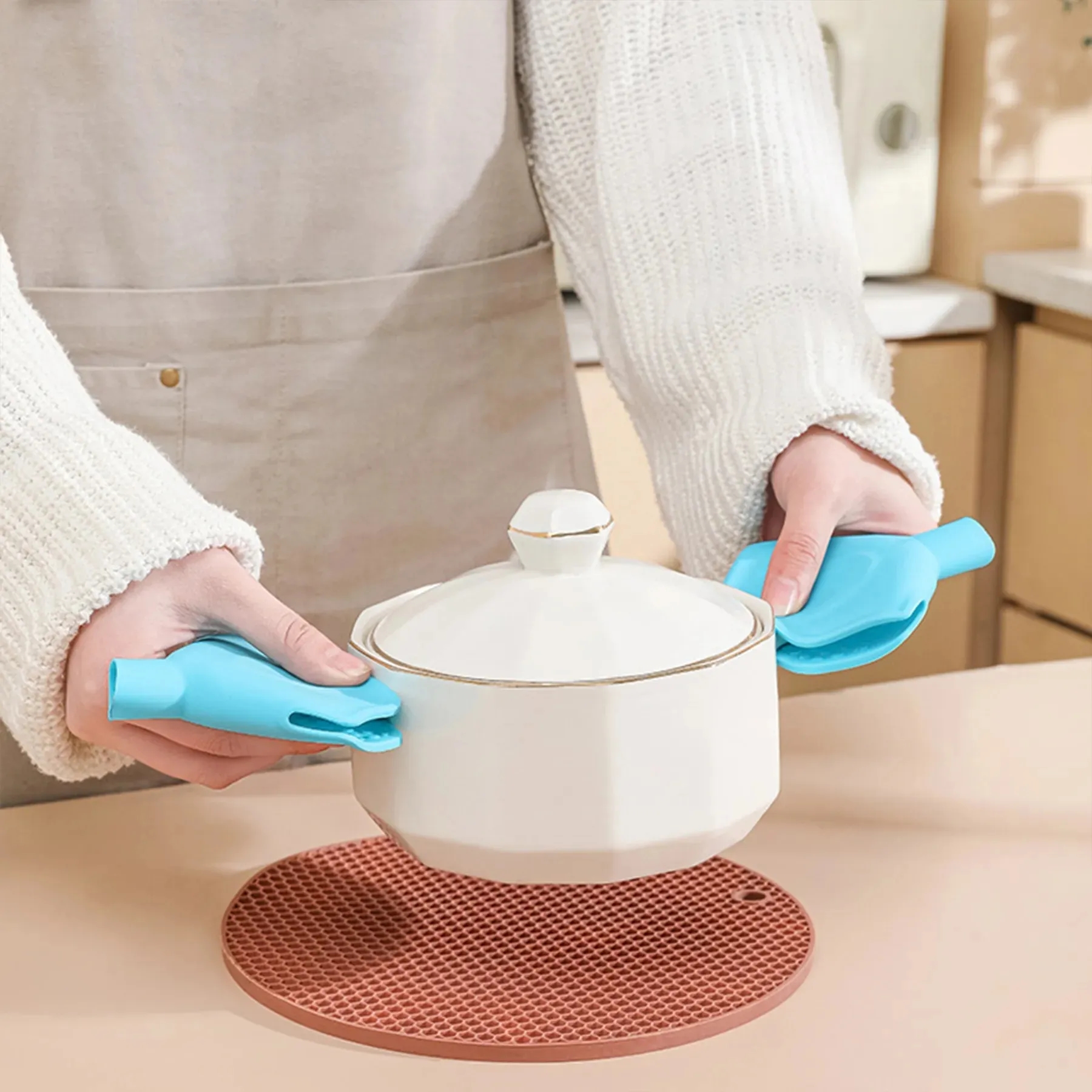 Silicone insulated anti-scald funnel 4