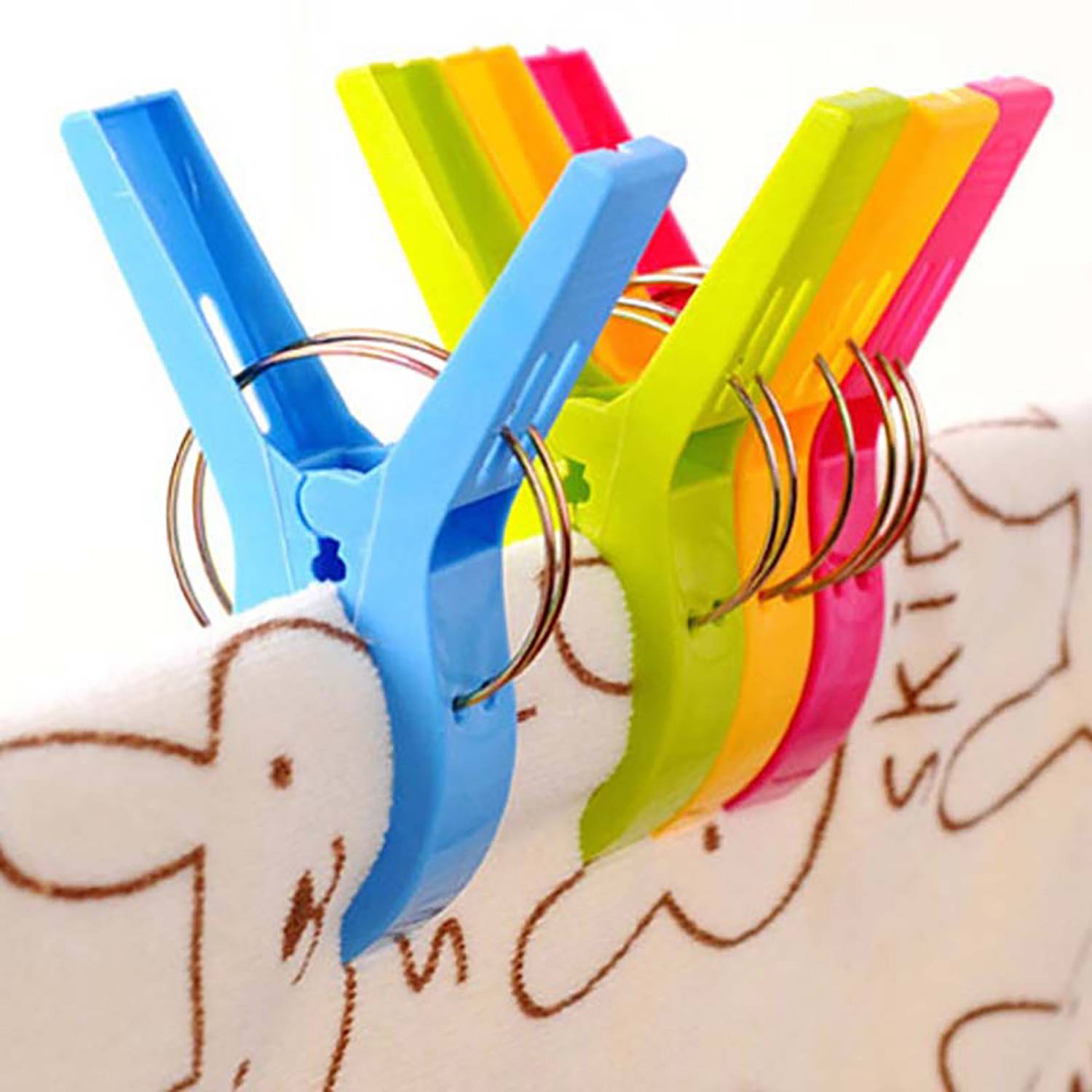 4 Pack Windproof Beach Towels and blanket Clips 1
