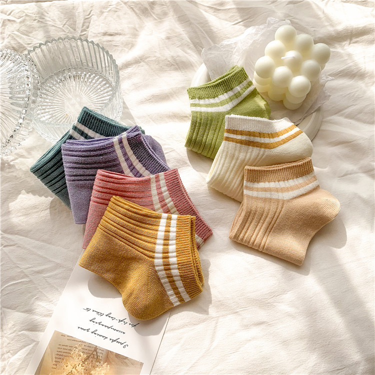 Net red striped women's socks 3