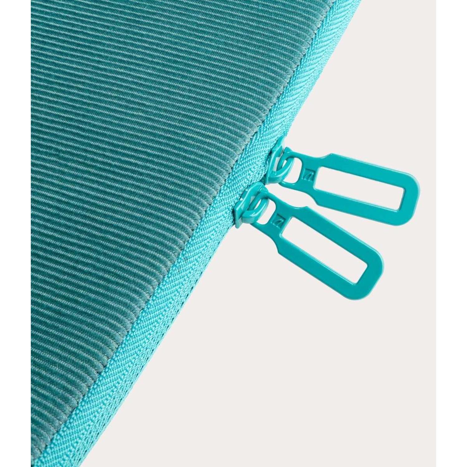 TUCANO® - Italy VELLUTO Scratch-Resistant Modern Business 13" Laptop Sleeve 4