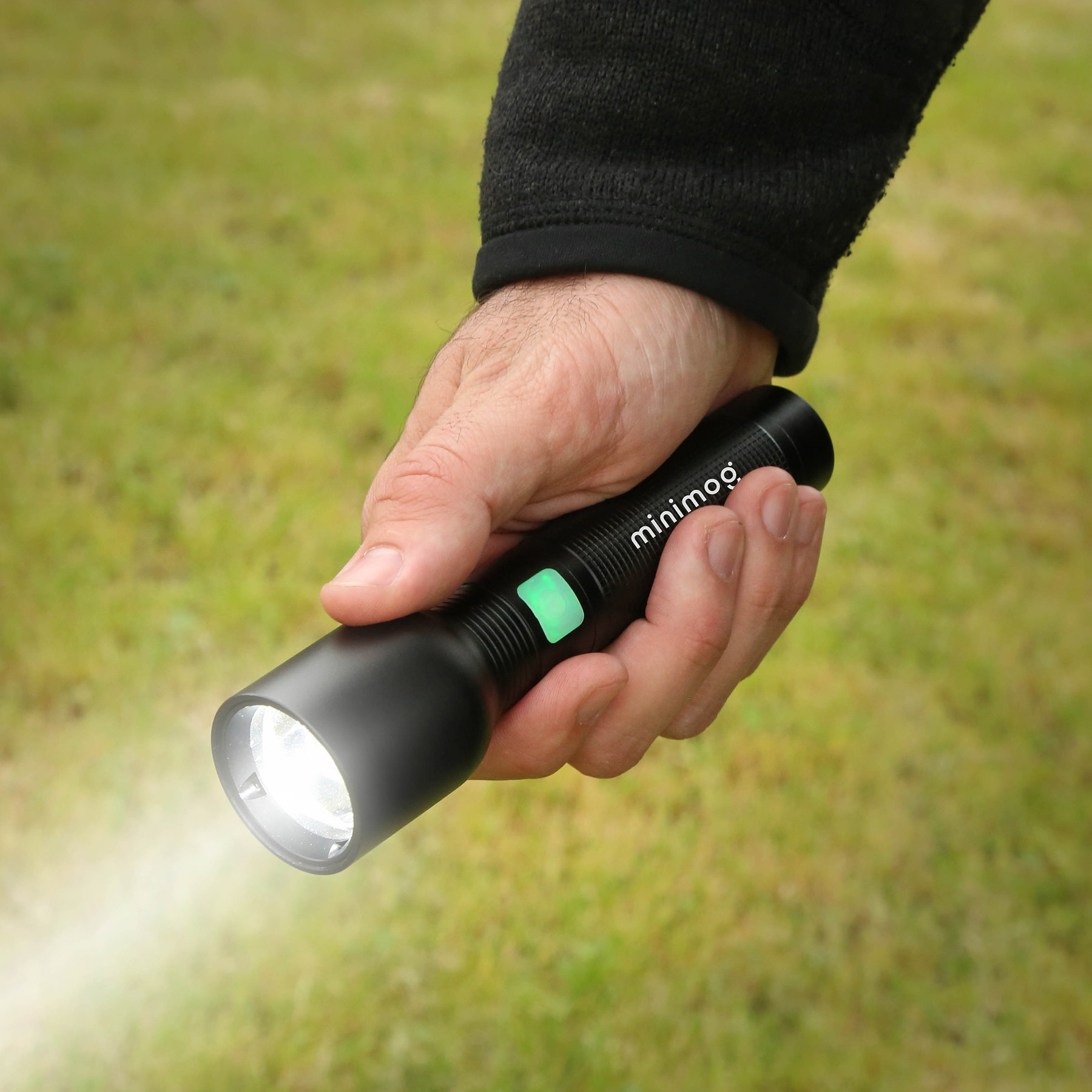 reNew Extreme Rechargeable Zoom Flashlight 1