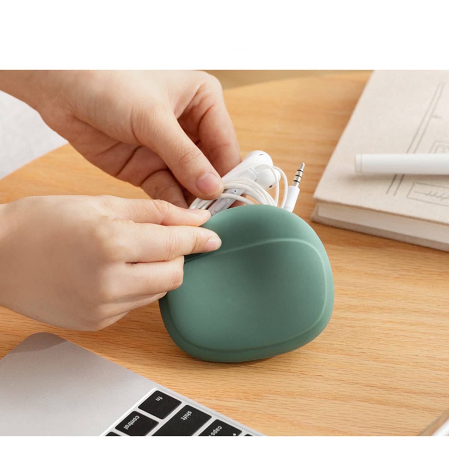 Silicone earphone storage bag 4