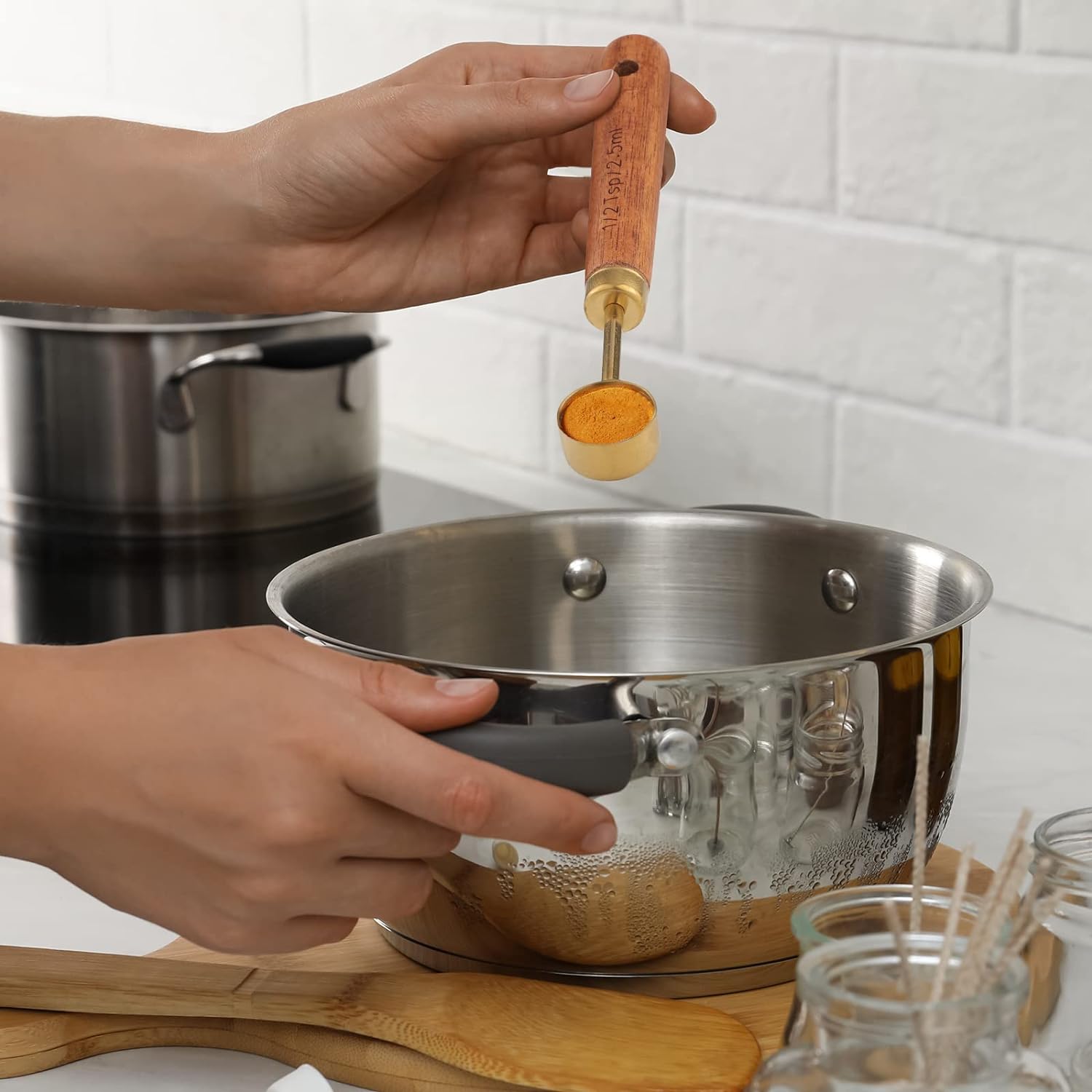 Wooden Handle Measuring Cups & Spoons Set 5