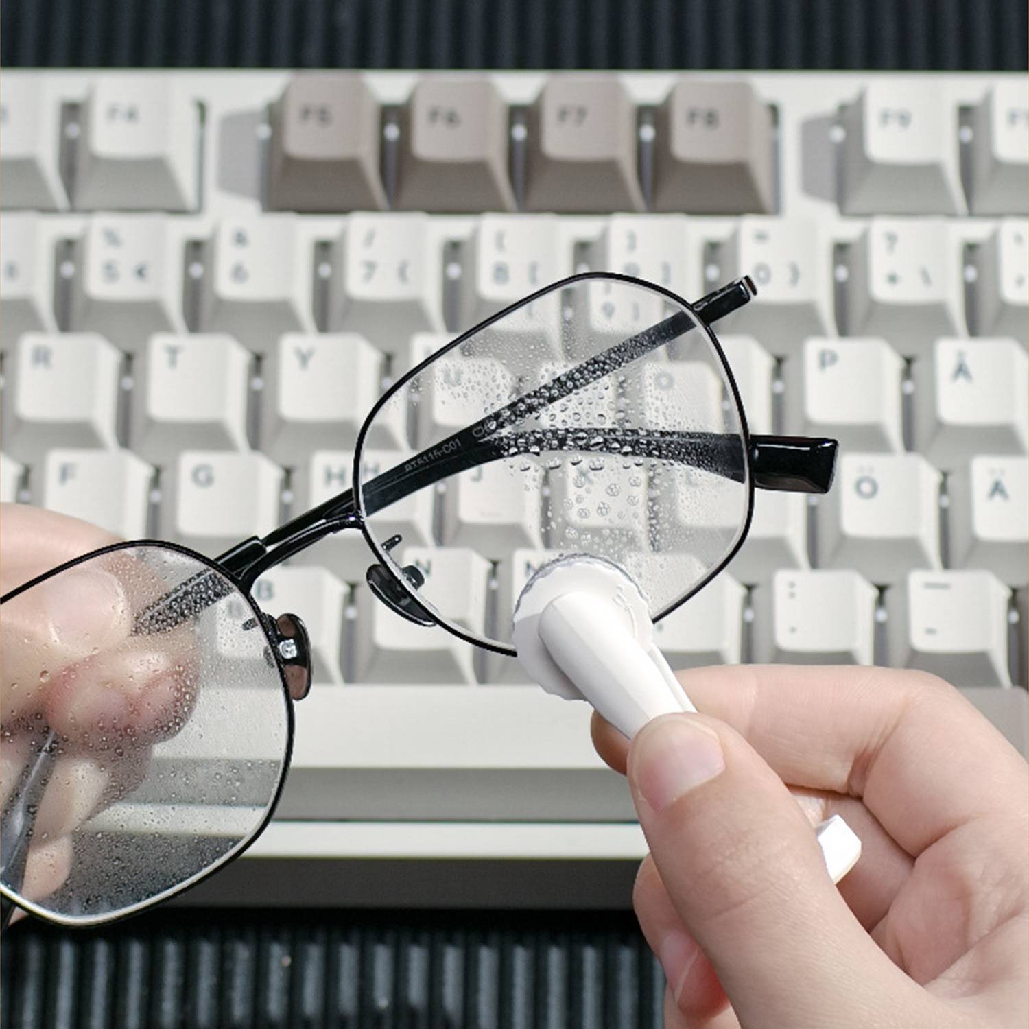 Mini 5-in-1 Multi-Function Eyeglass Cleaner Kit 7