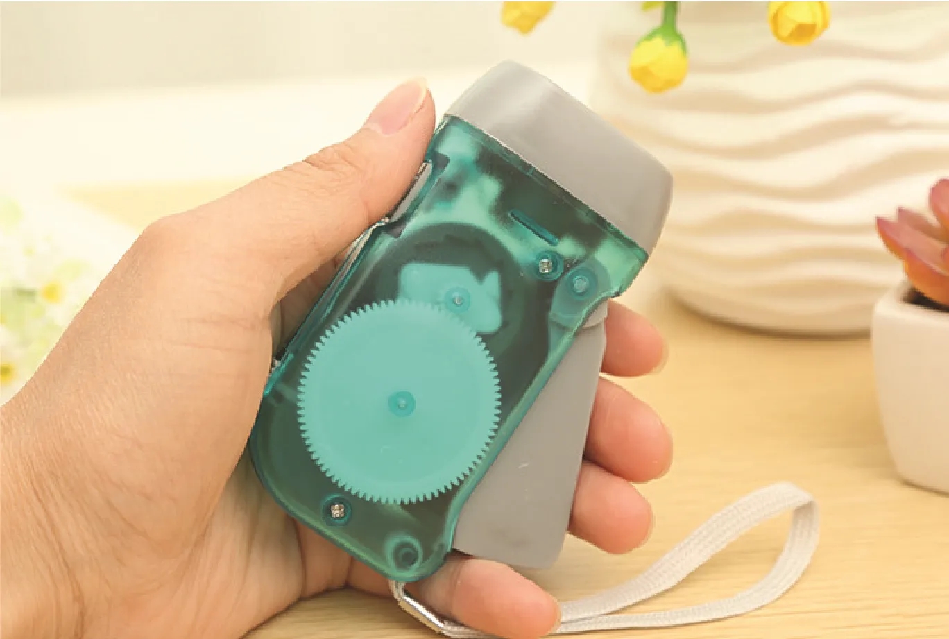 Lume Hand Crank Flashlight