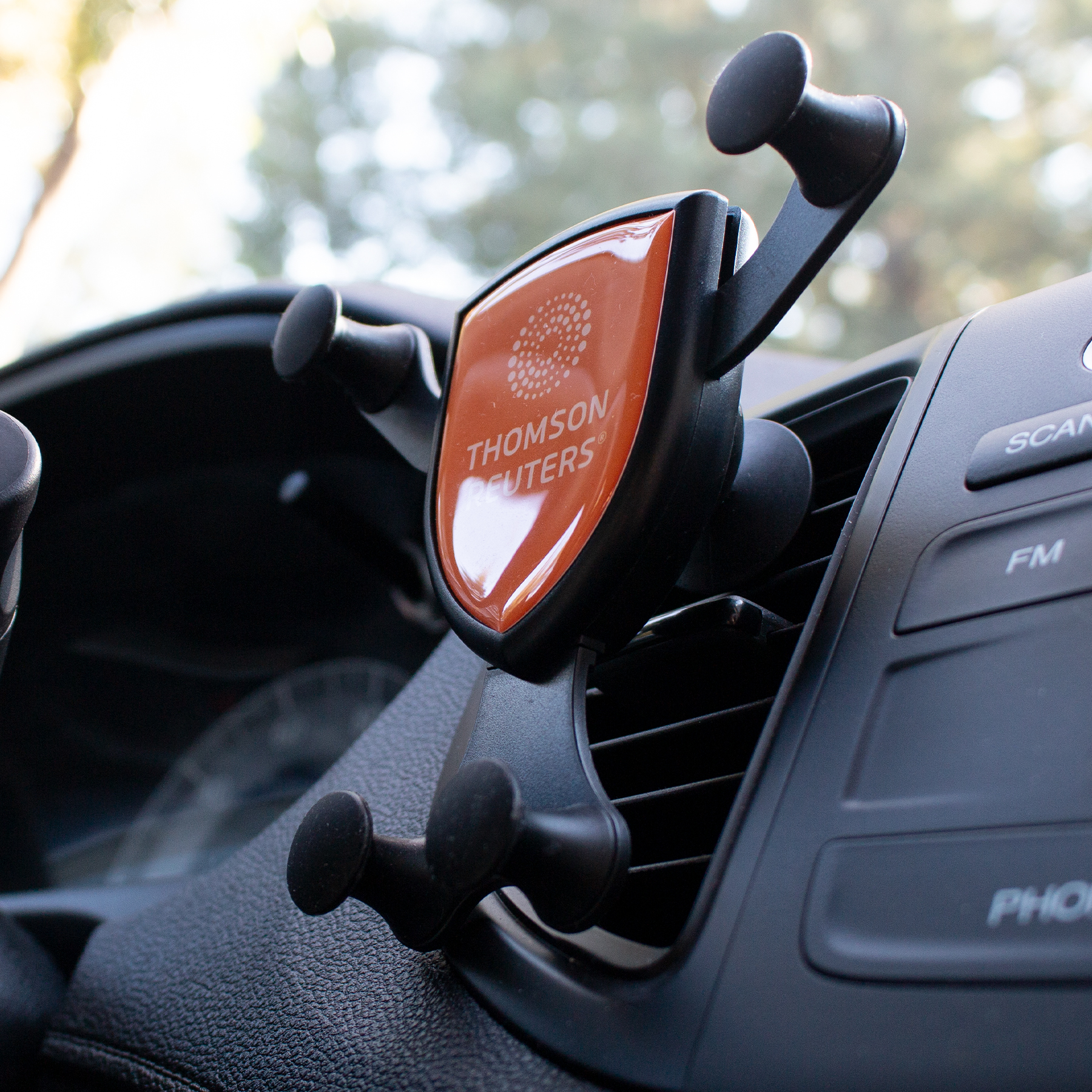 Gravitis™ Wireless Car Charger 3