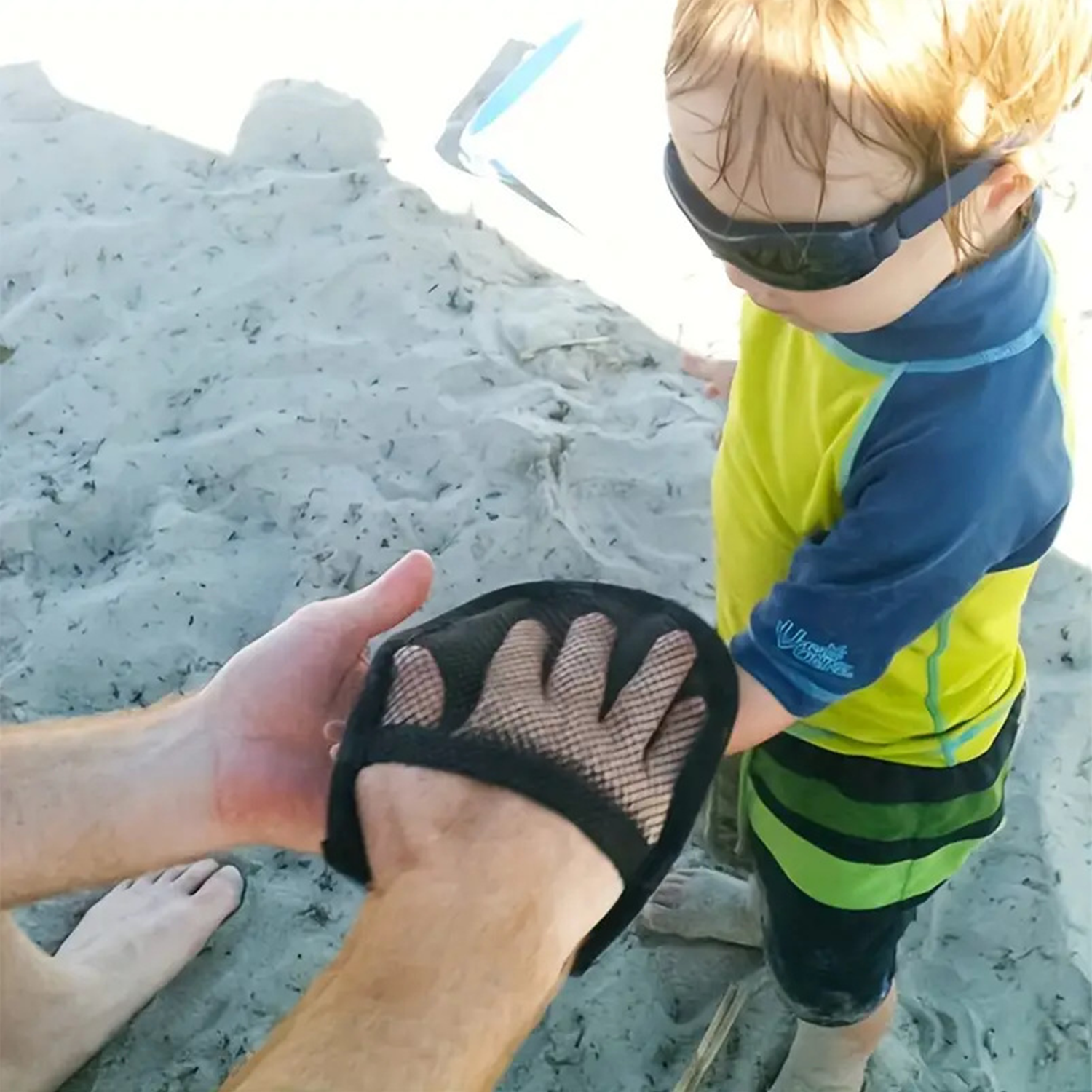 Portable Beach Sand Removal Glove 4