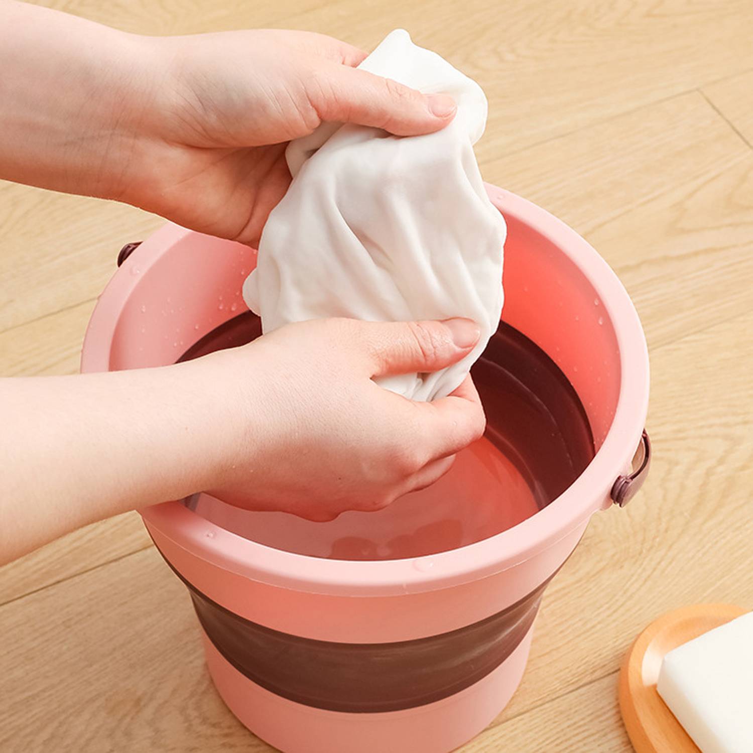 Portable Collapsible Water Bucket 2