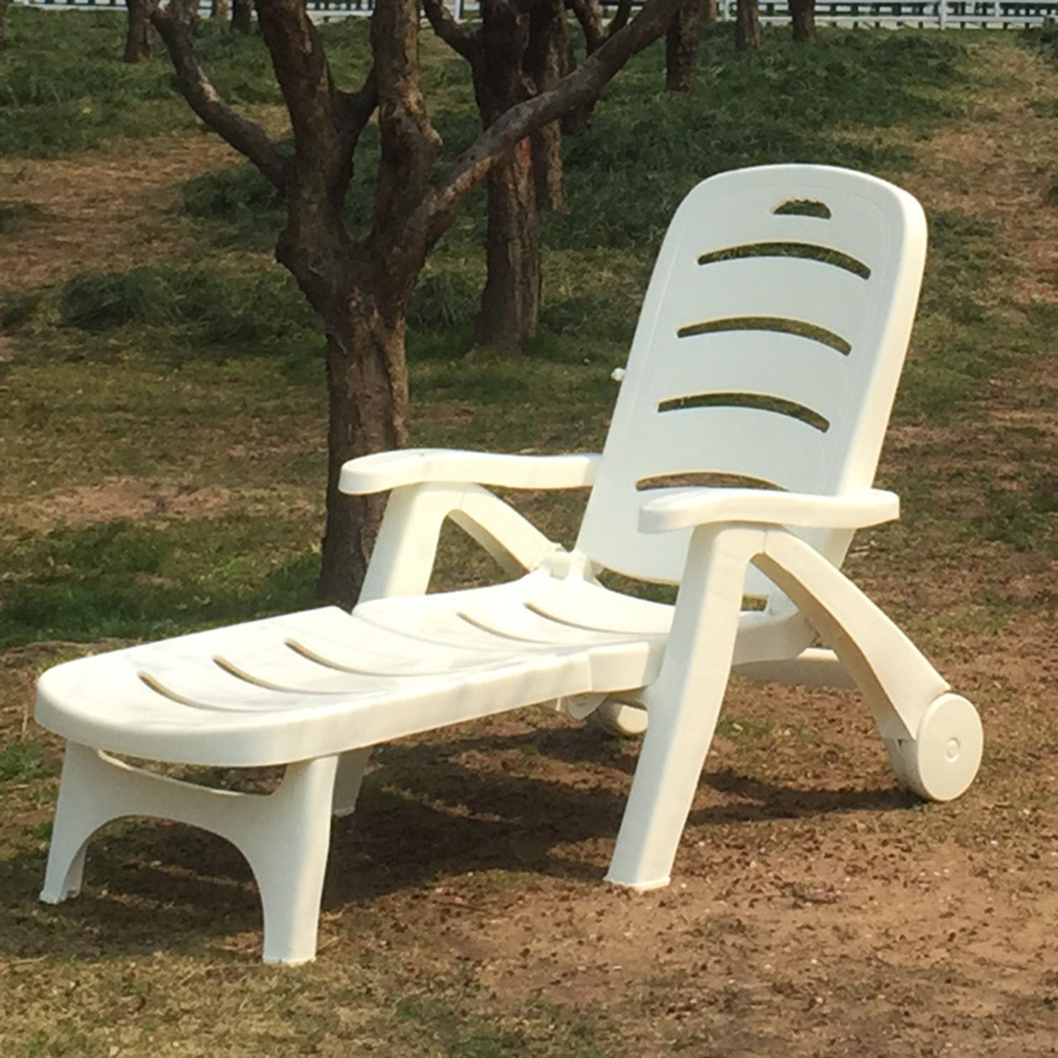 Plastic Folding Beach Chair 2