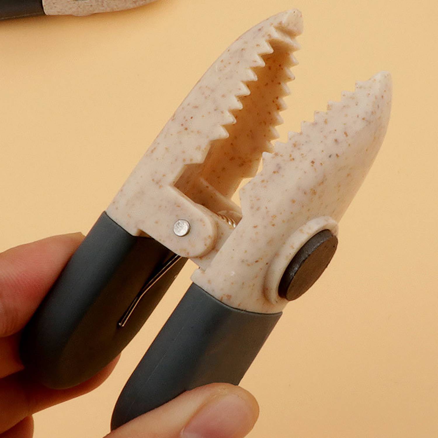 Kitchen Magnetic Plastic Bag Clips 1