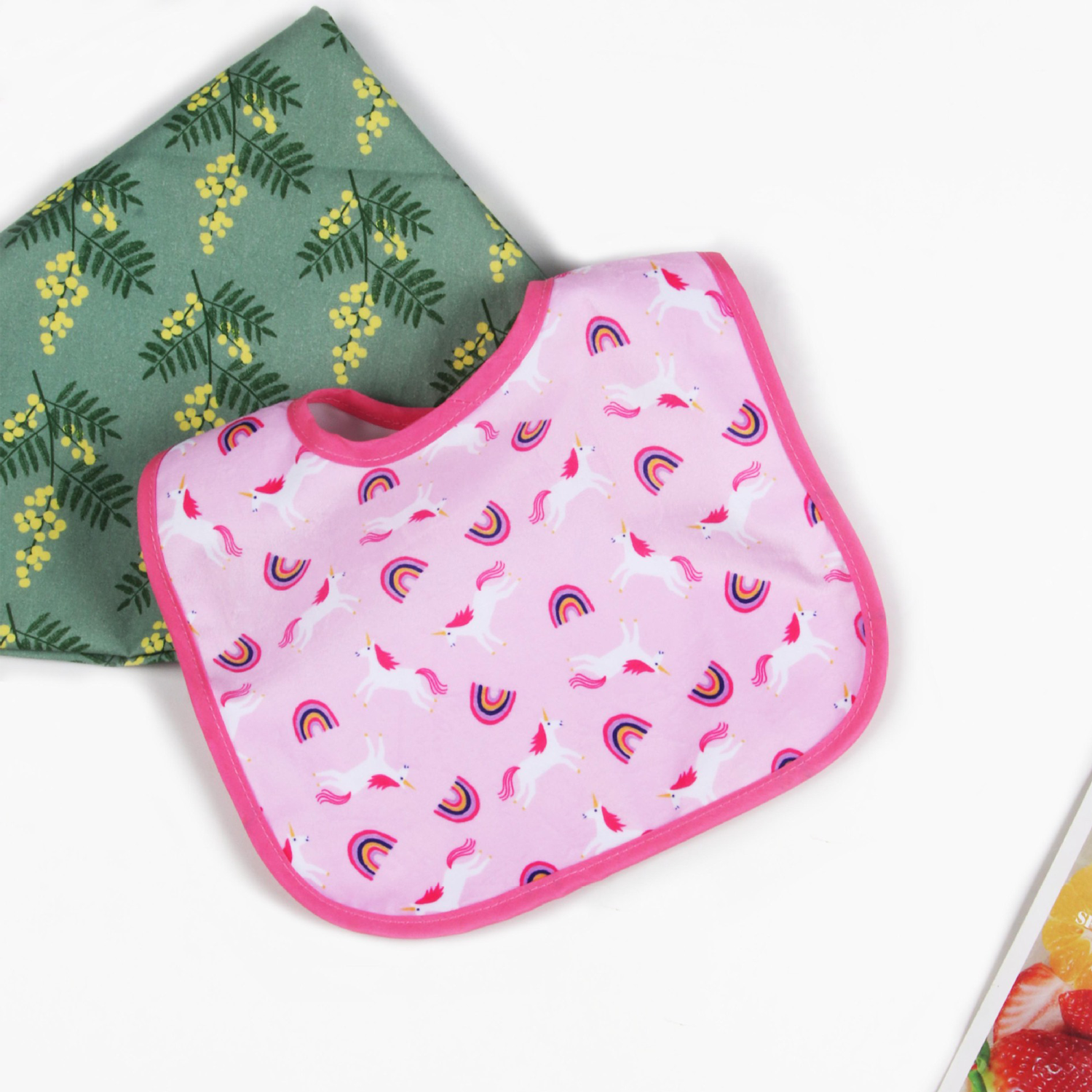 U-shaped waterproof newborn anti spitting feeding bib 5