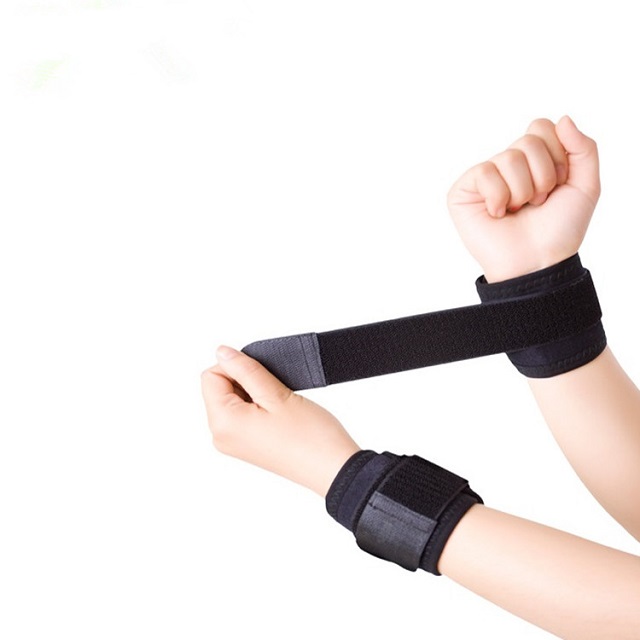 Neoprene Adjustable Wrist Support 1