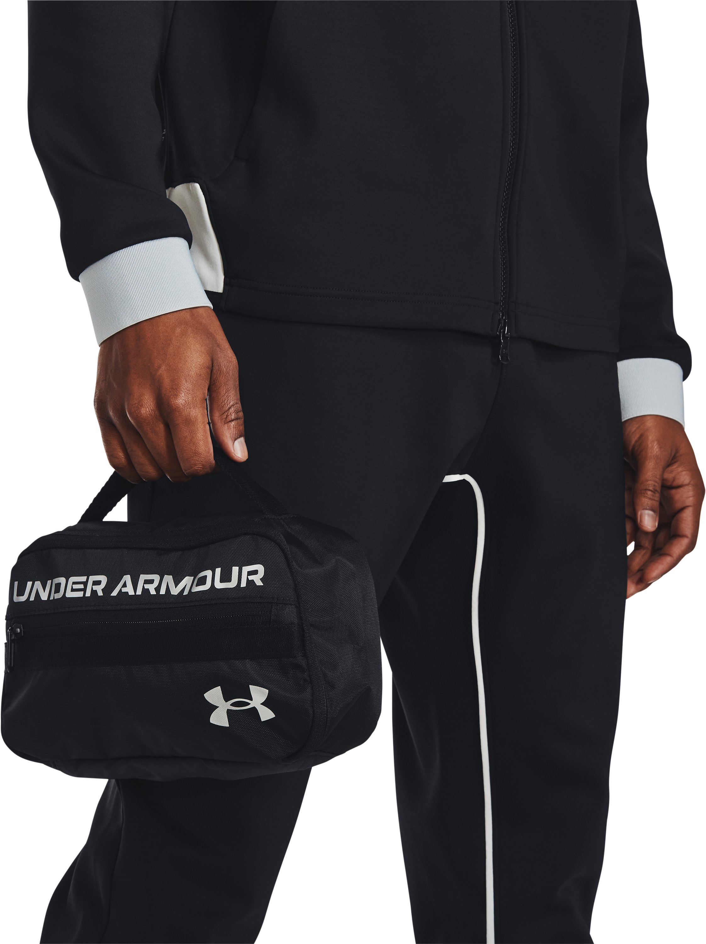 UA Contain Unisex Travel Kit 3