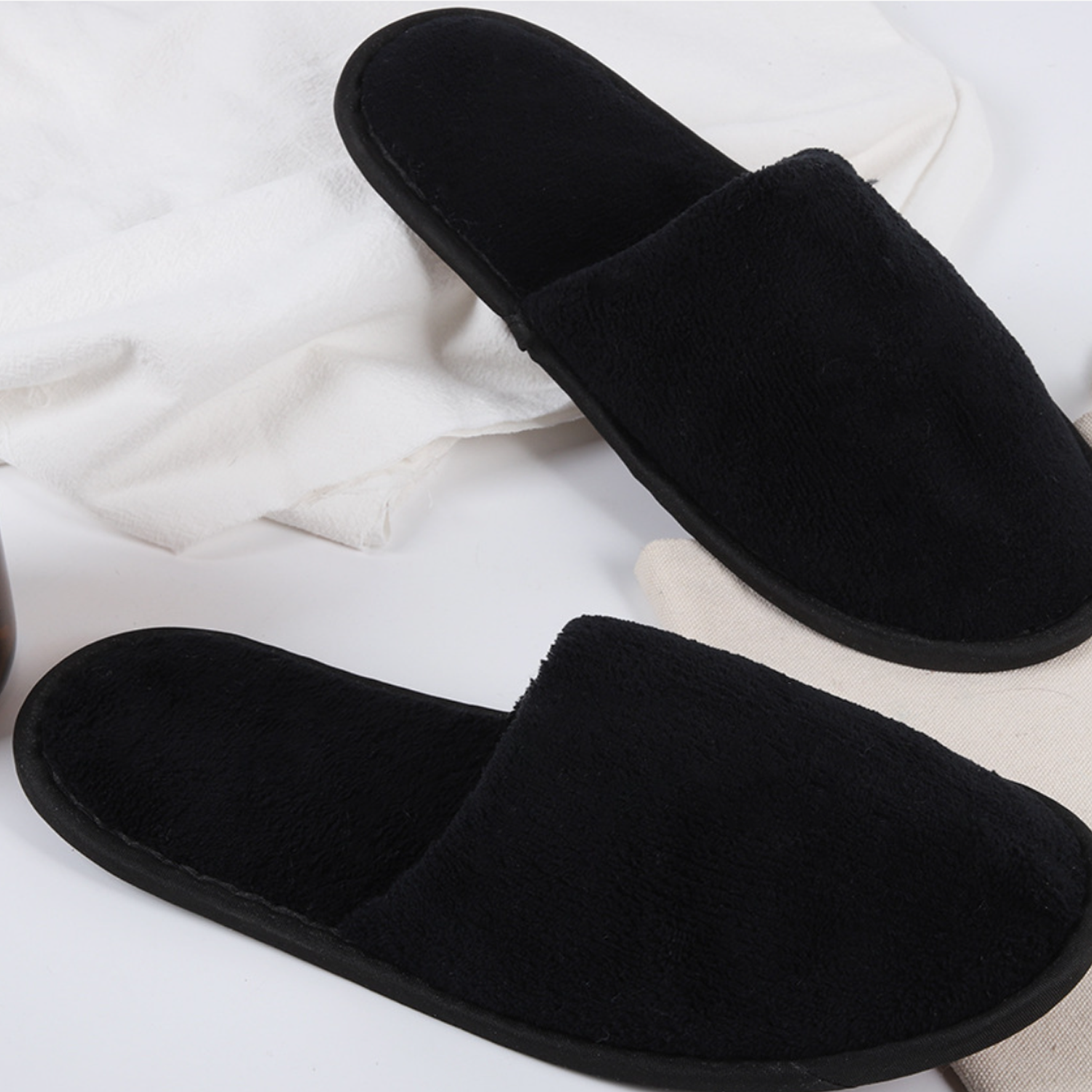 Black coral velvet hotel slippers 3
