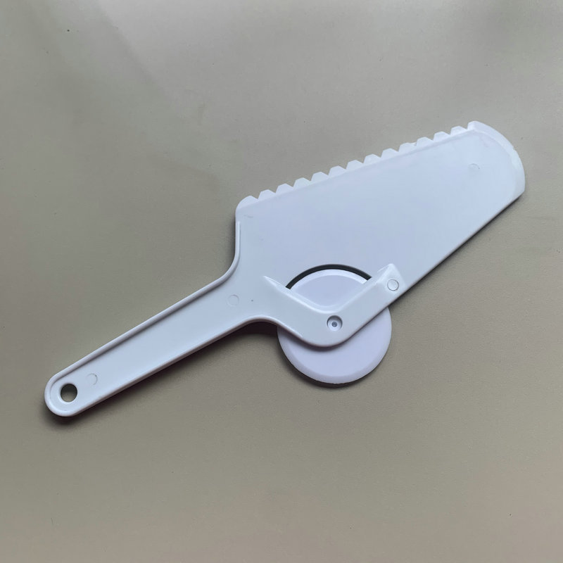 Plastic Pizza Cutter Wheel and Server 7