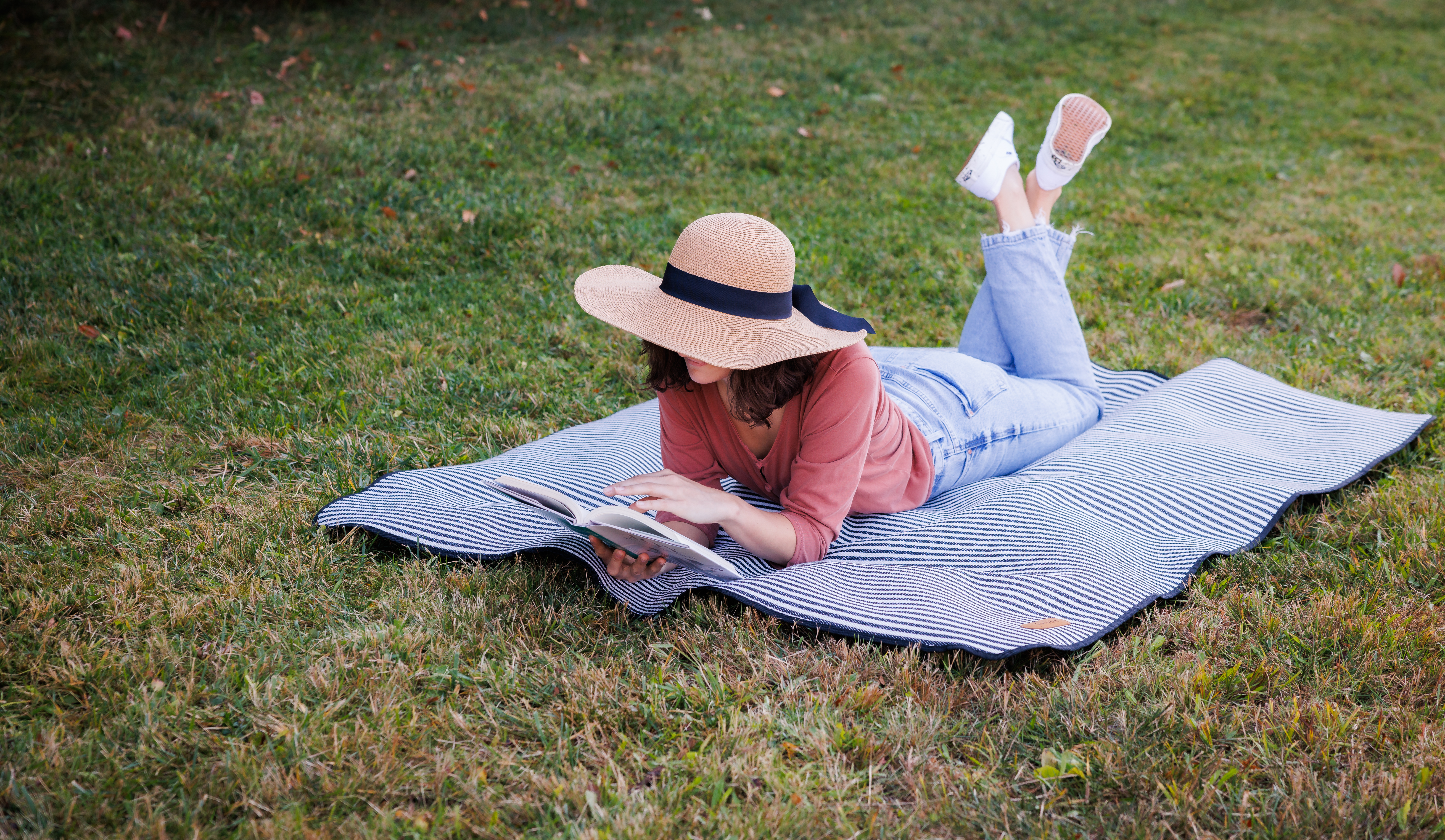 Life's a Picnic Recycled Polyester Roll-Up Blanket 6