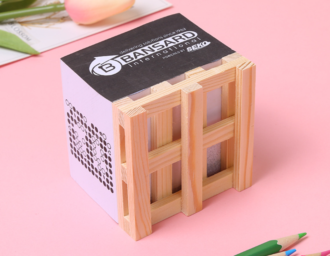 Cube Adhesive Note with Wooden Pallet 2