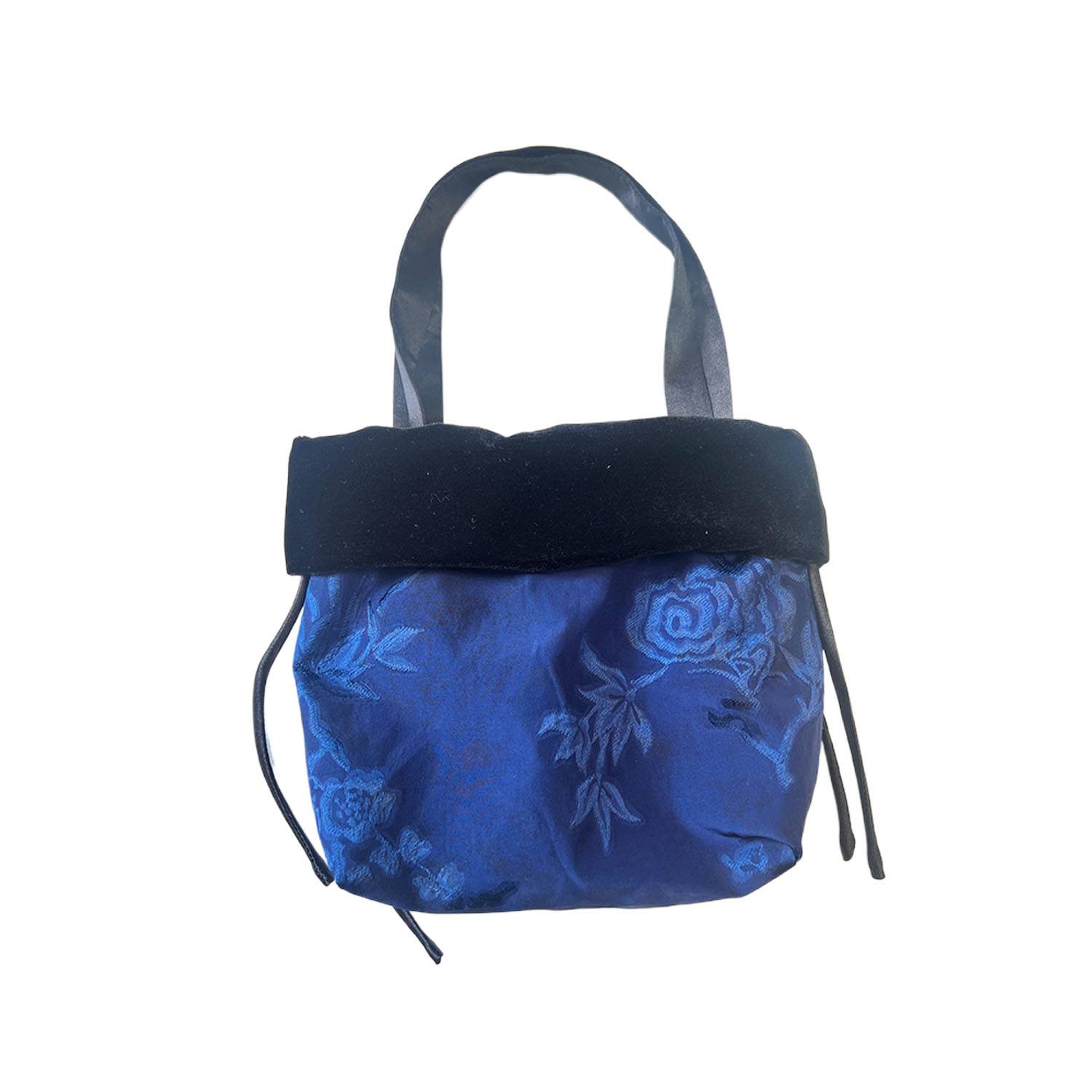 Woman's Velvet Drawstring Bag 18