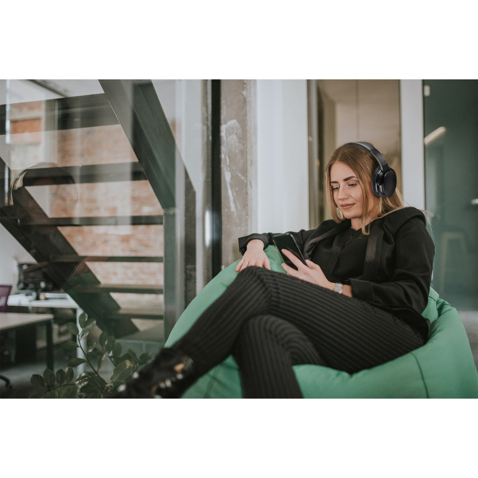 iLive™ Active Noise Cancellation Bluetooth Headphones 2