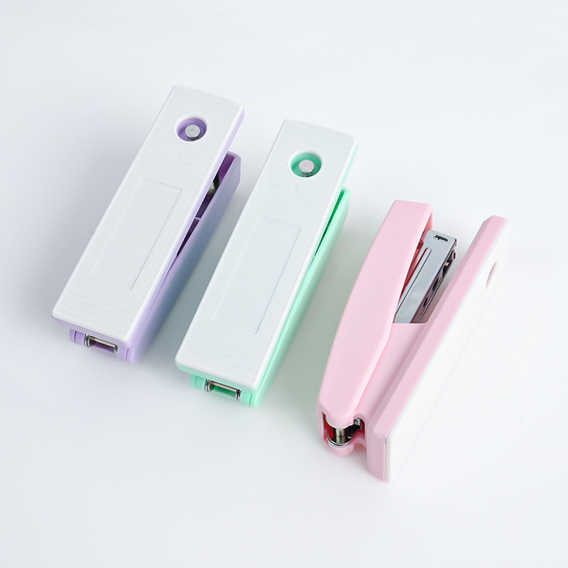 Desktop Stapler 4