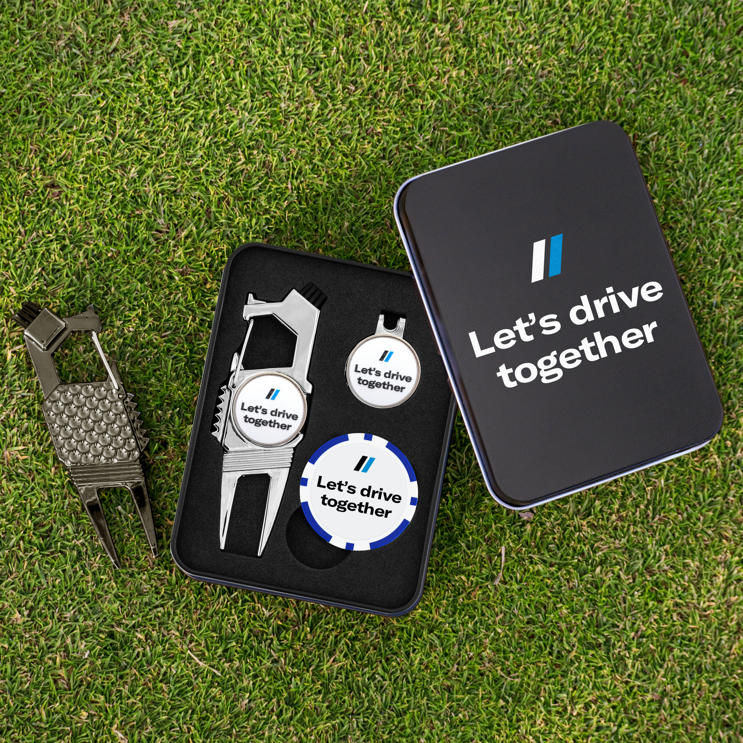 Golf n' Brew Divot Tool Set w/ Poker Chip 11