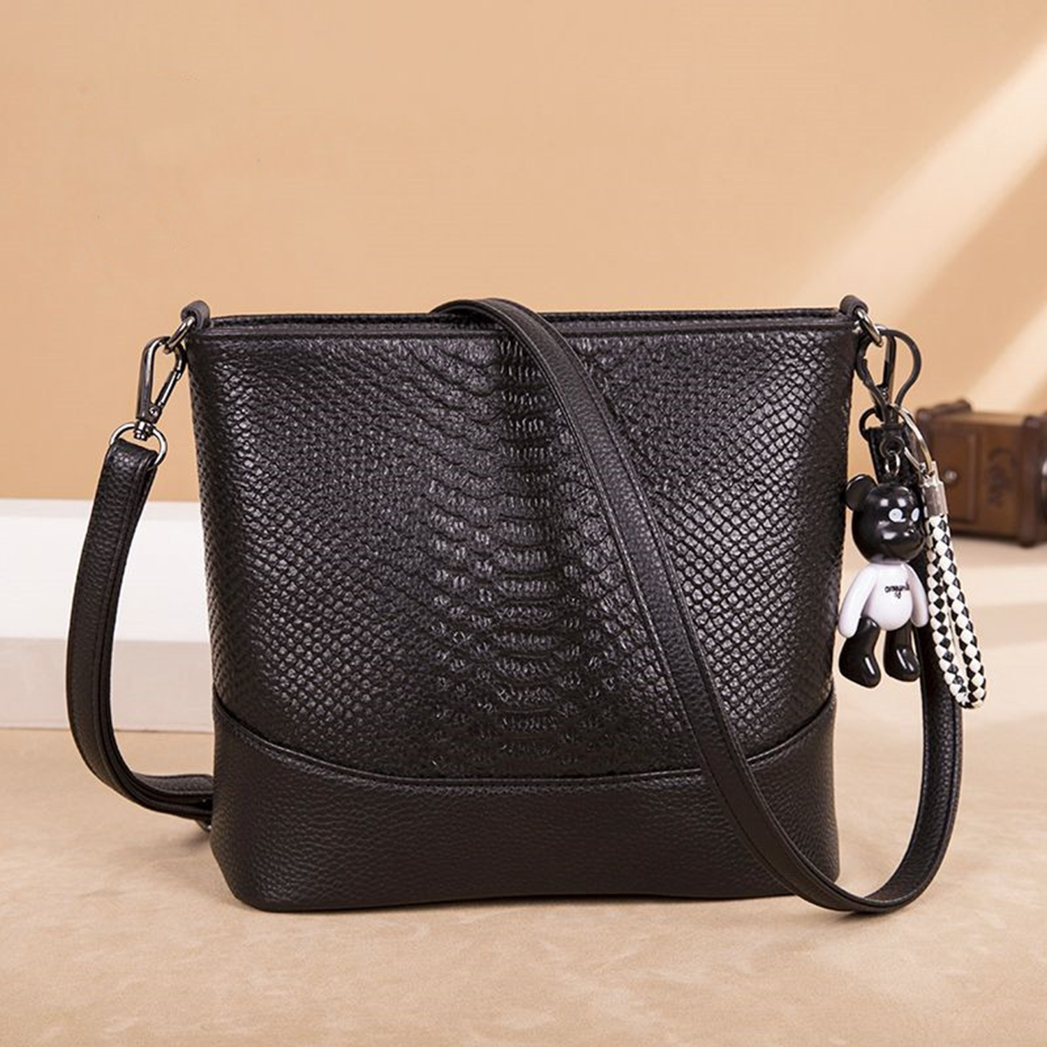Large-Capacity Vintage Soft Pu Leather Crossbody Bag 7