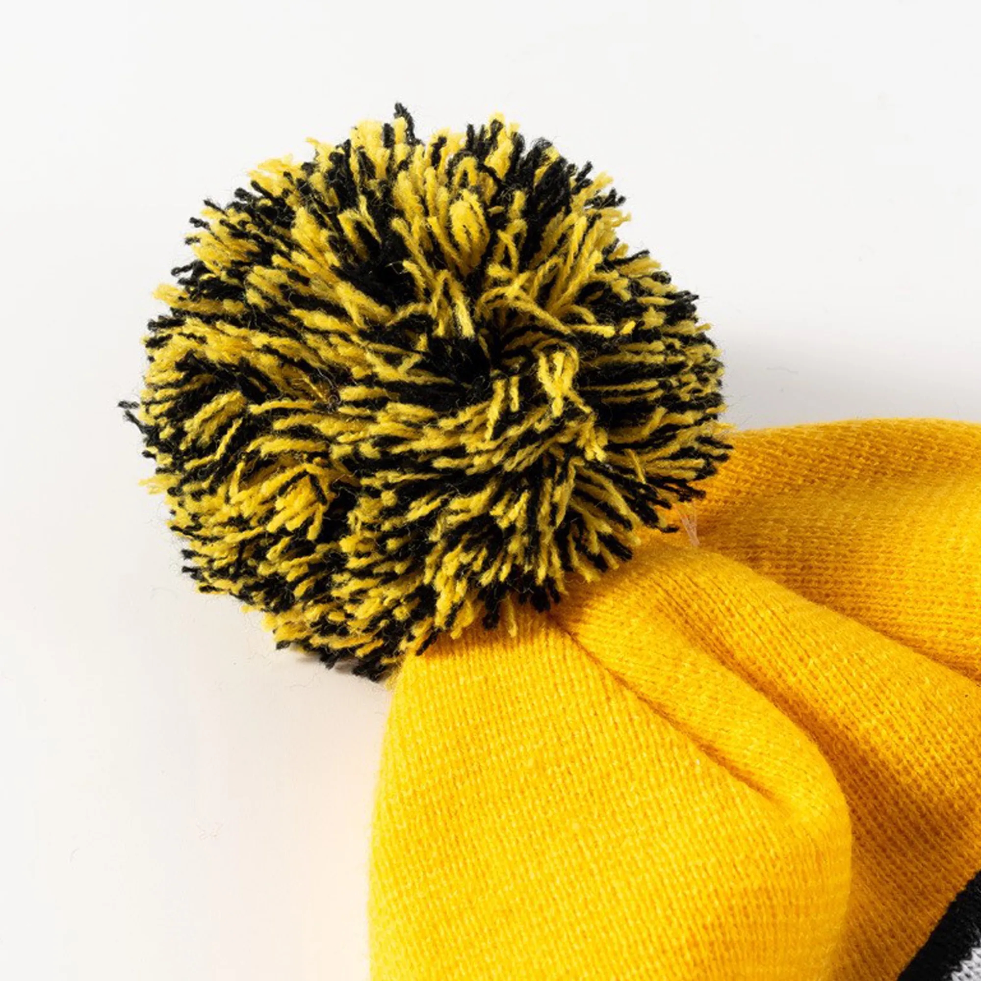 Pom Embroidered Knitted Beanie 7