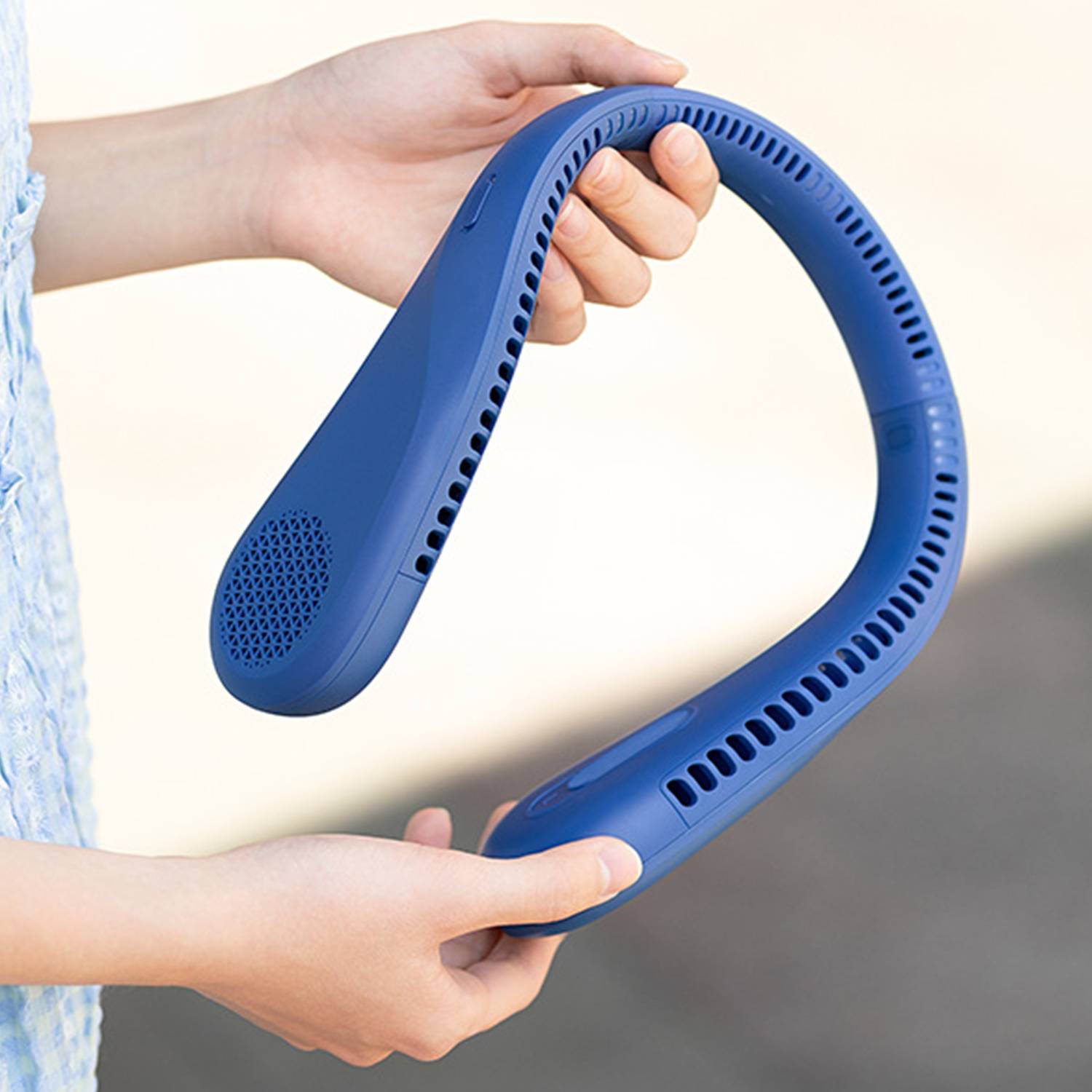 Bladeless USB Rechargeable Neck Cooling Wearable Fan 3