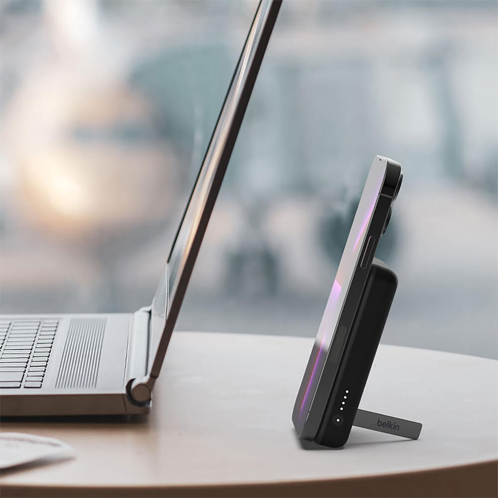 Belkin BoostCharge Magnetic Wireless Power Bank 5K + Stand 7