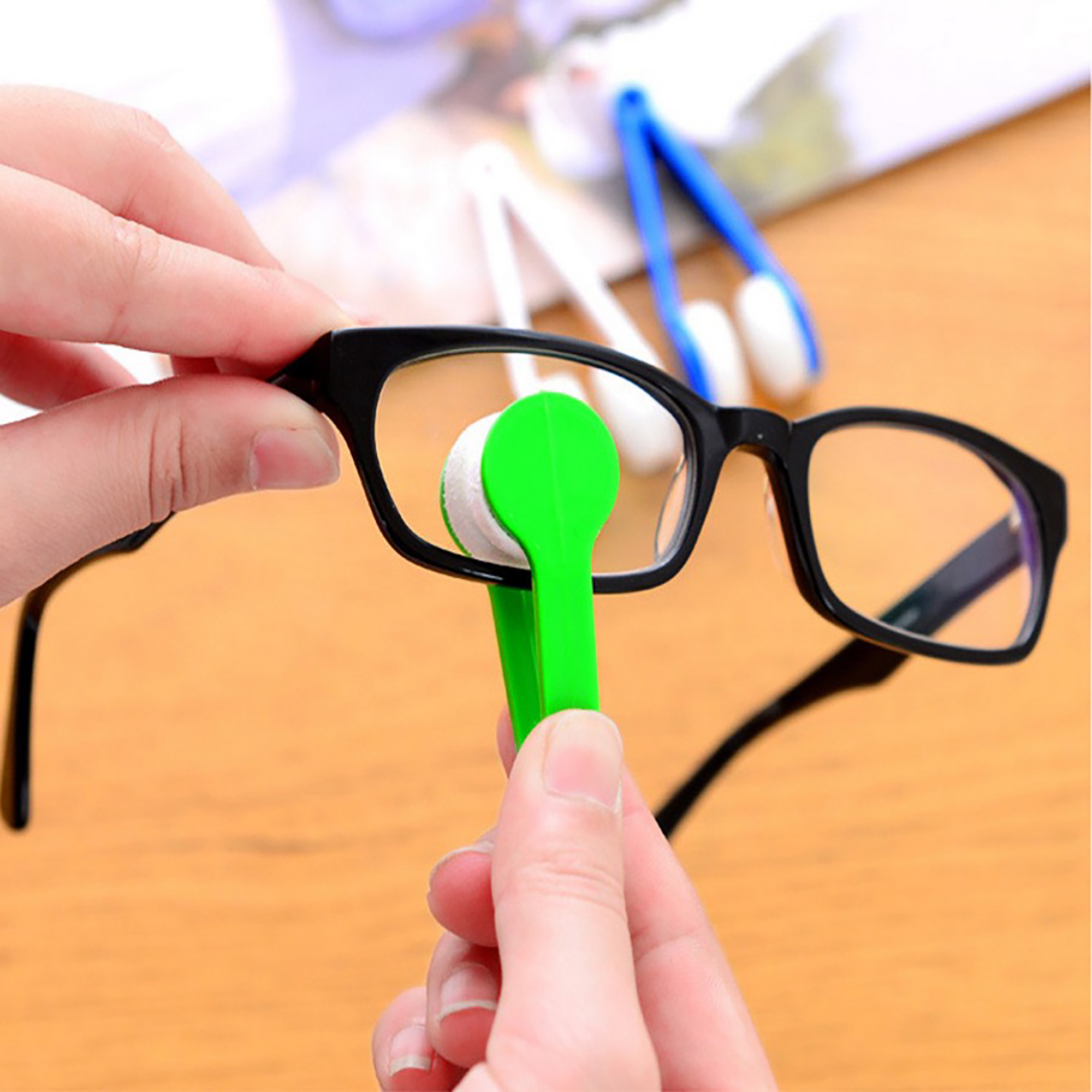 Portable Dual-Pad Eyeglass Lens Cleaner Tool 2