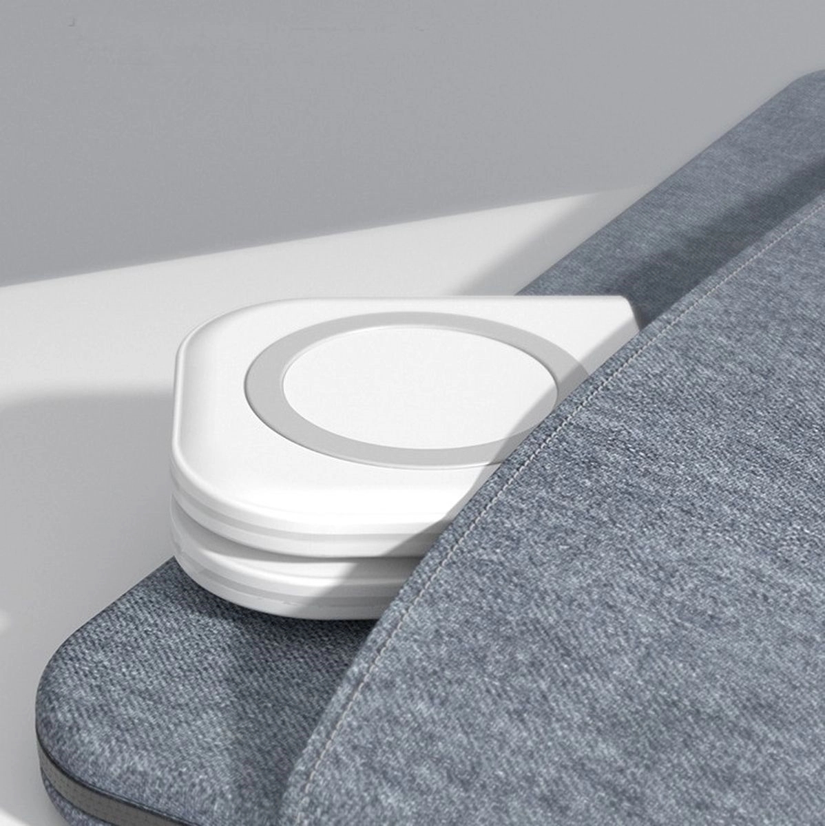 2 In 1 Foldable Magnetic Power Pad Wireless Charging Station 2