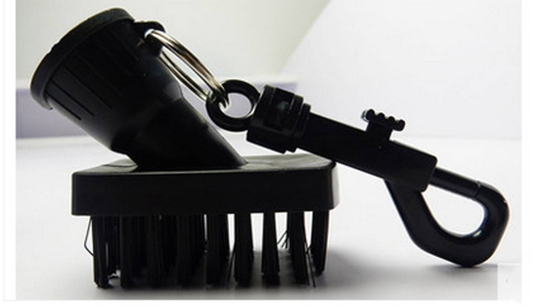 Automatic water-discharging golf club cleaning brush 6