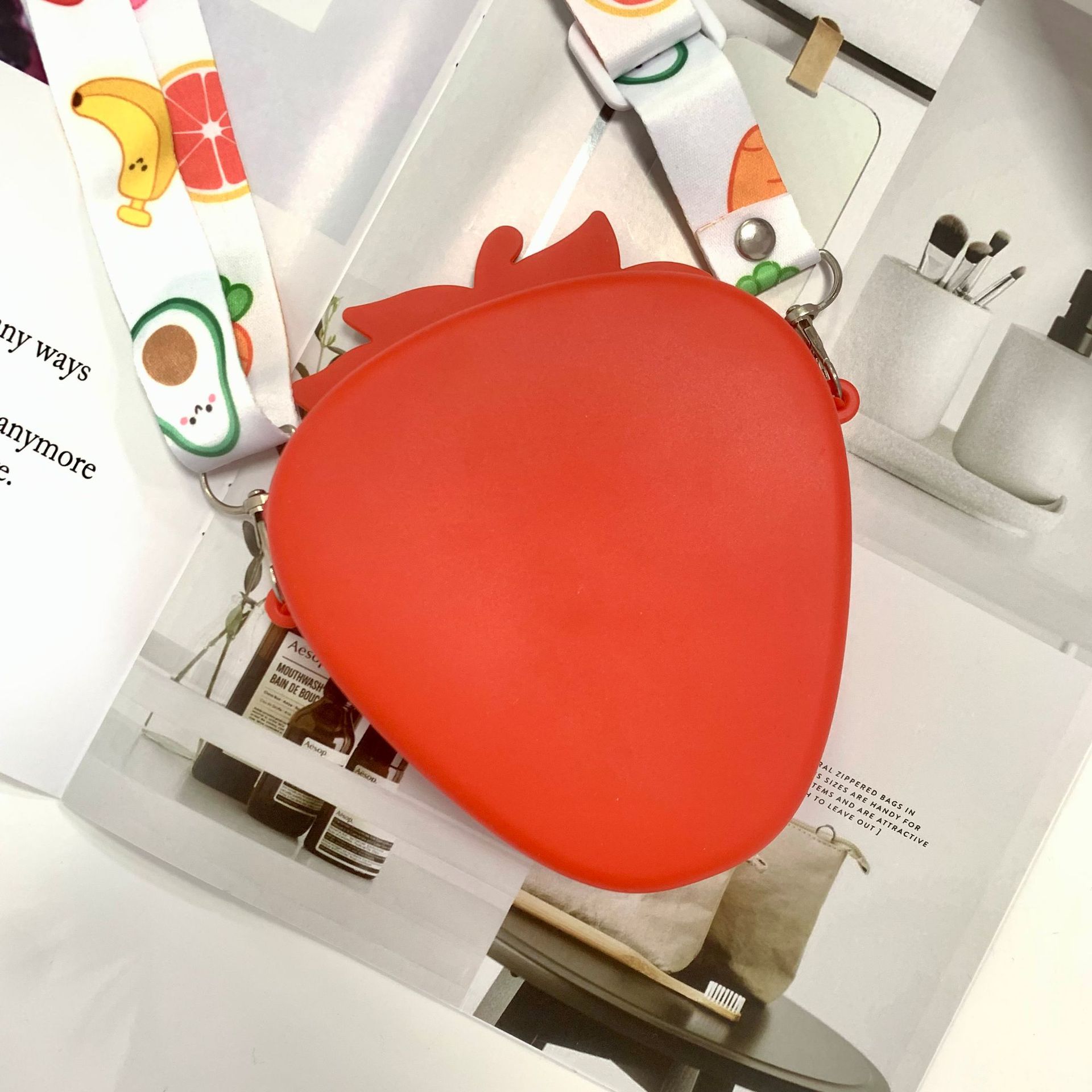 Rodent Pioneer Cartoon Silicone Bubble Strawberry Pineapple Shape Shoulder Bag 4