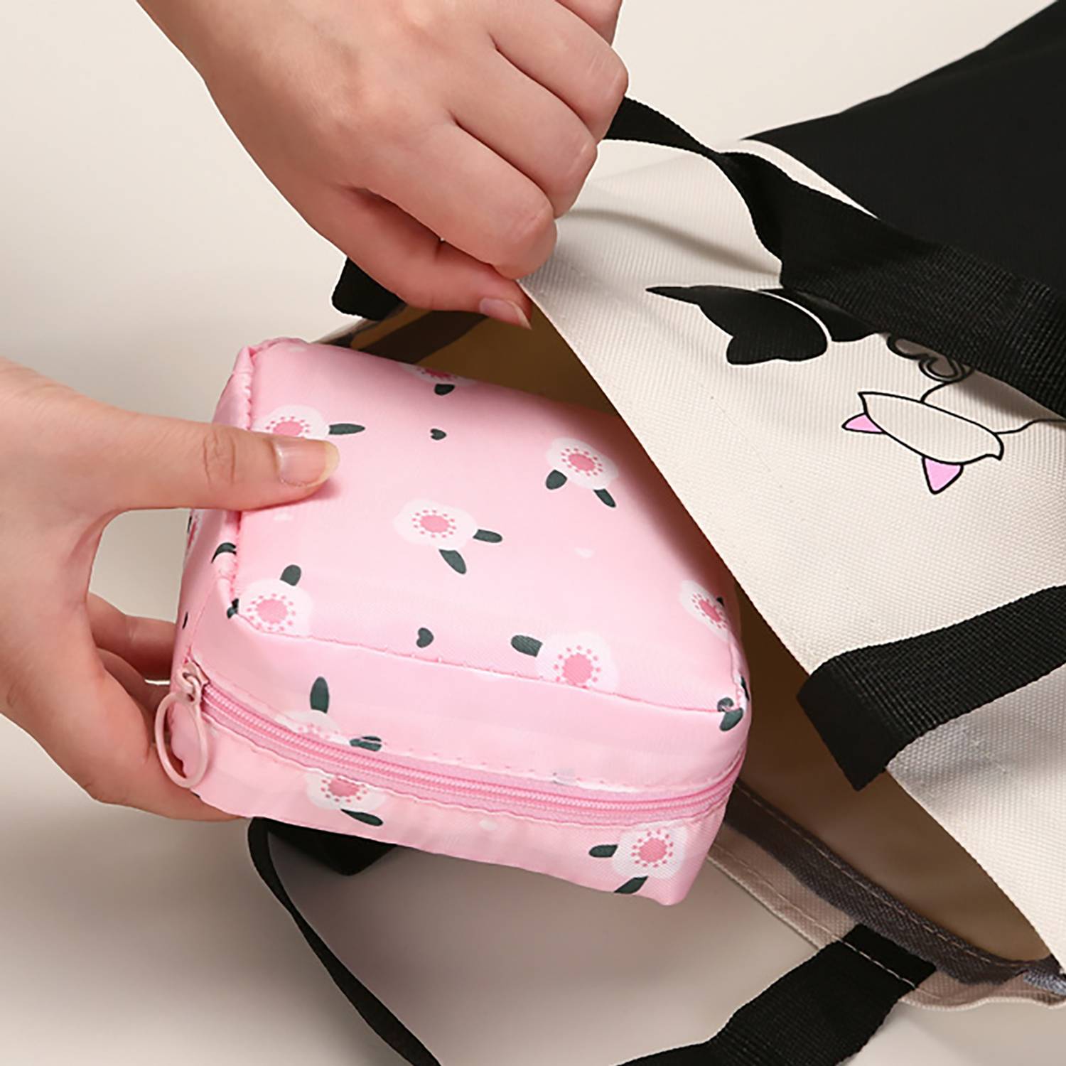 Cute cartoon-style,big capacity, sanitary napkin storage bag 2