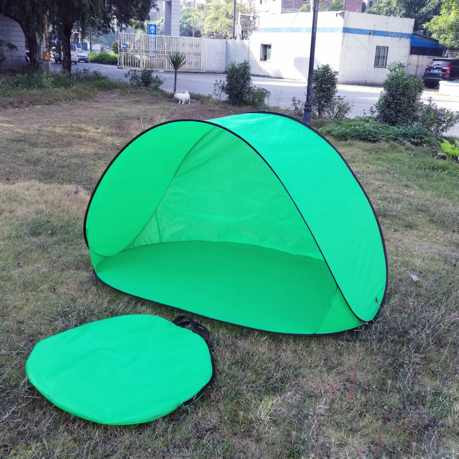 Folding and automatically pops open beach tent 3