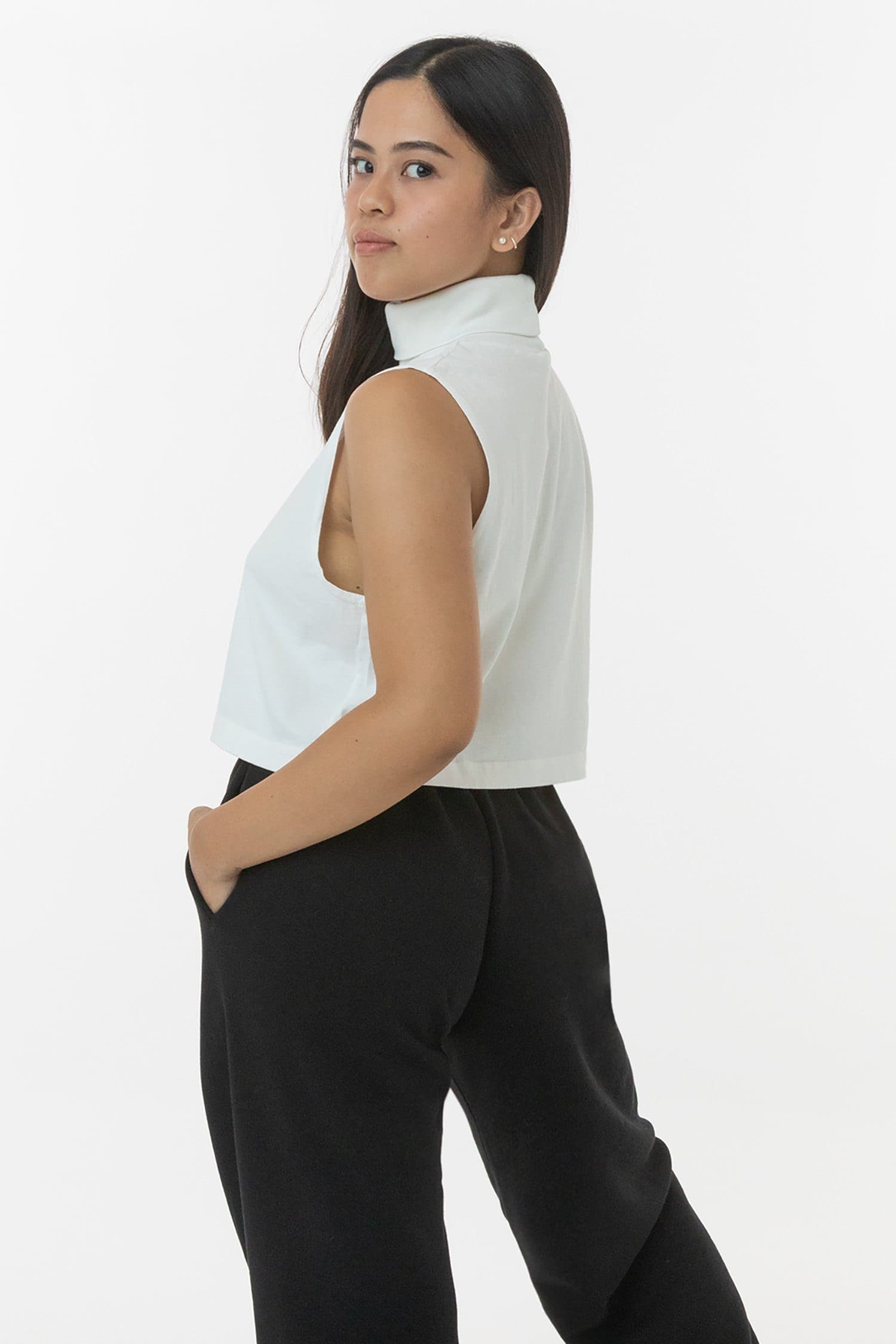 SLEEVELESS TURTLENECK CROP 7
