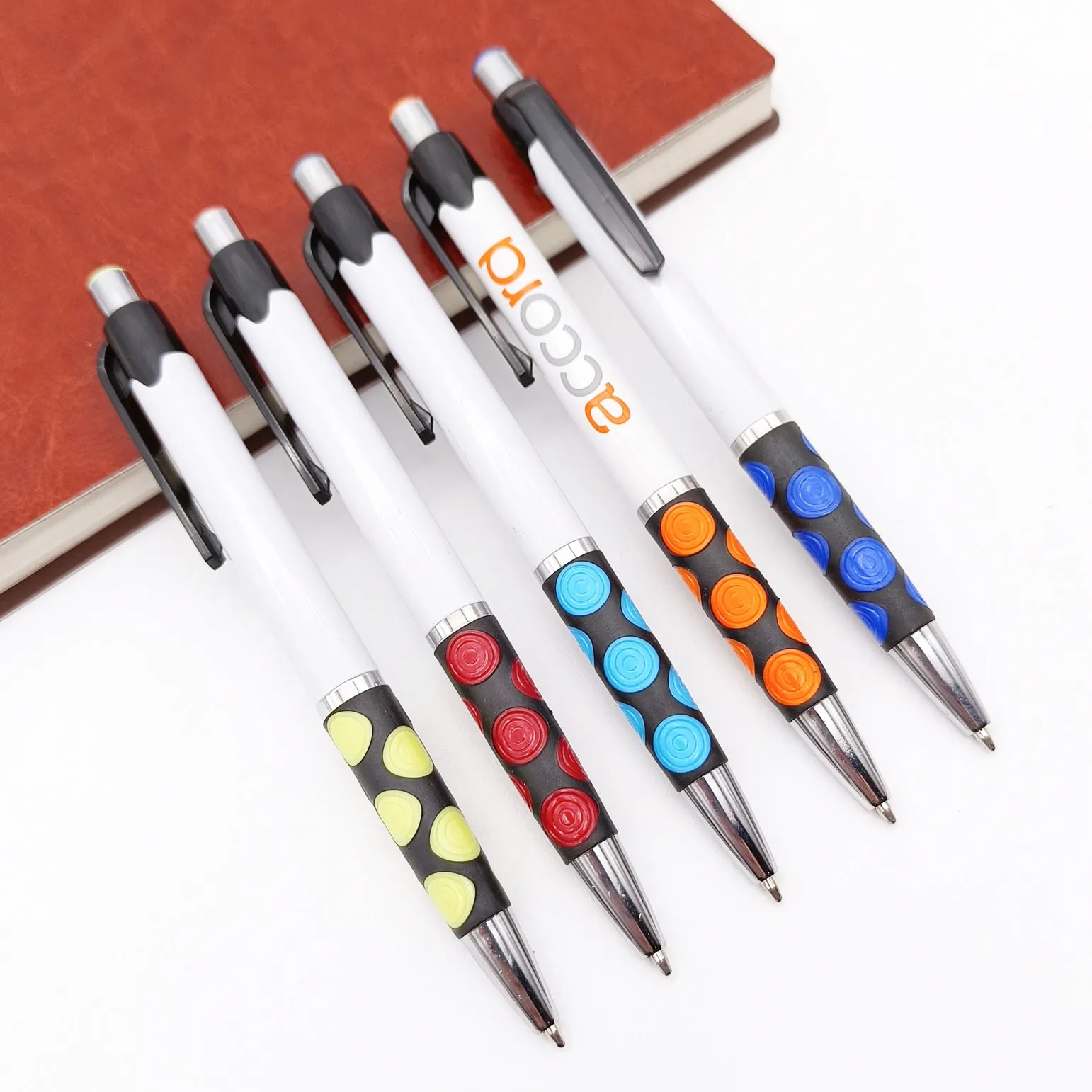 marketing Madeline pen-white barrel 1