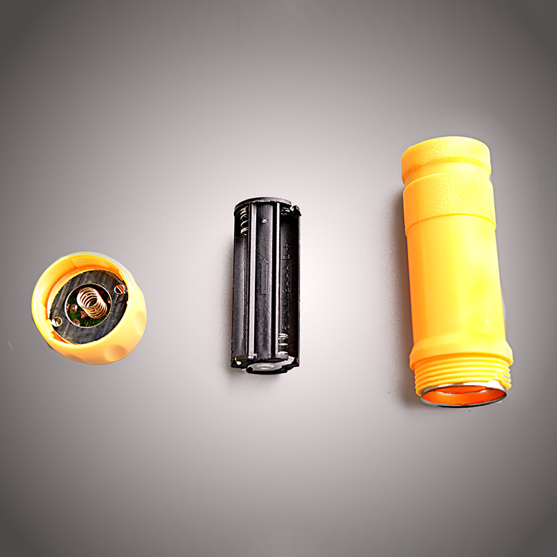 9-Led Mini Flashlight With Batteries 3