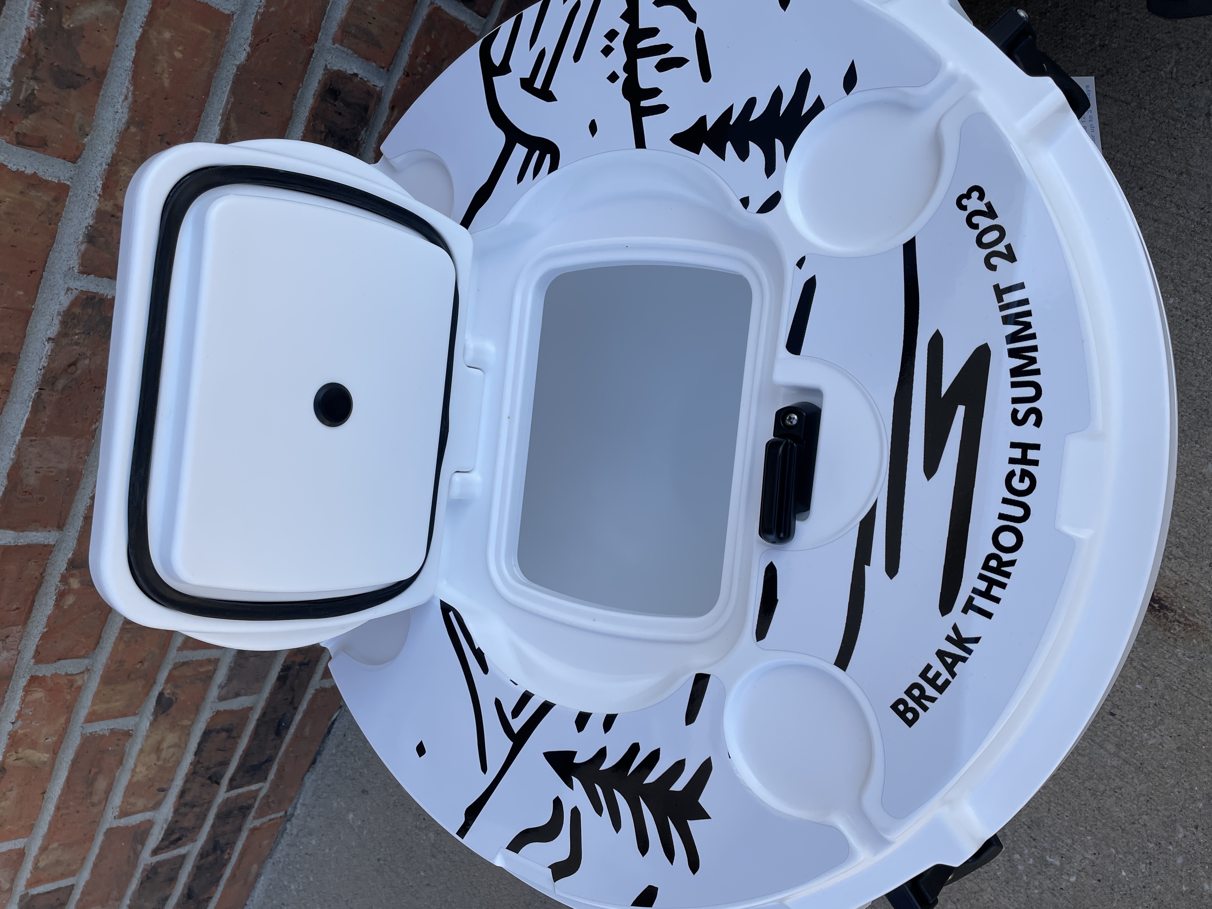 Clam Cooler- White 5