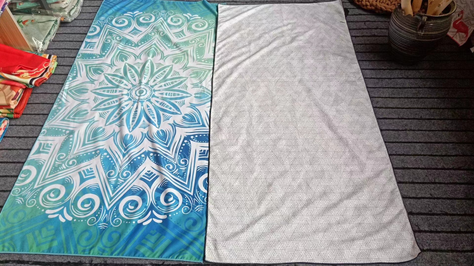 Microfiber Beach Towel In Mesh Bag 3