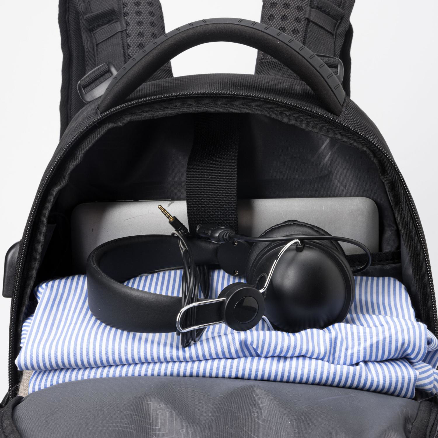 SwissDigital® Neptune SV Massage Large Travel Backpack 2