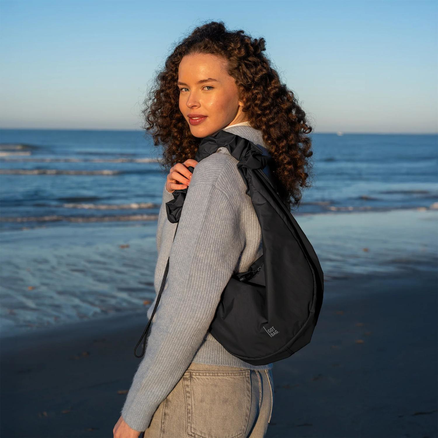 GOT BAG® Moon Bag Ruffle – GOTS Certified Ocean Plastic Crossbody Bag 12