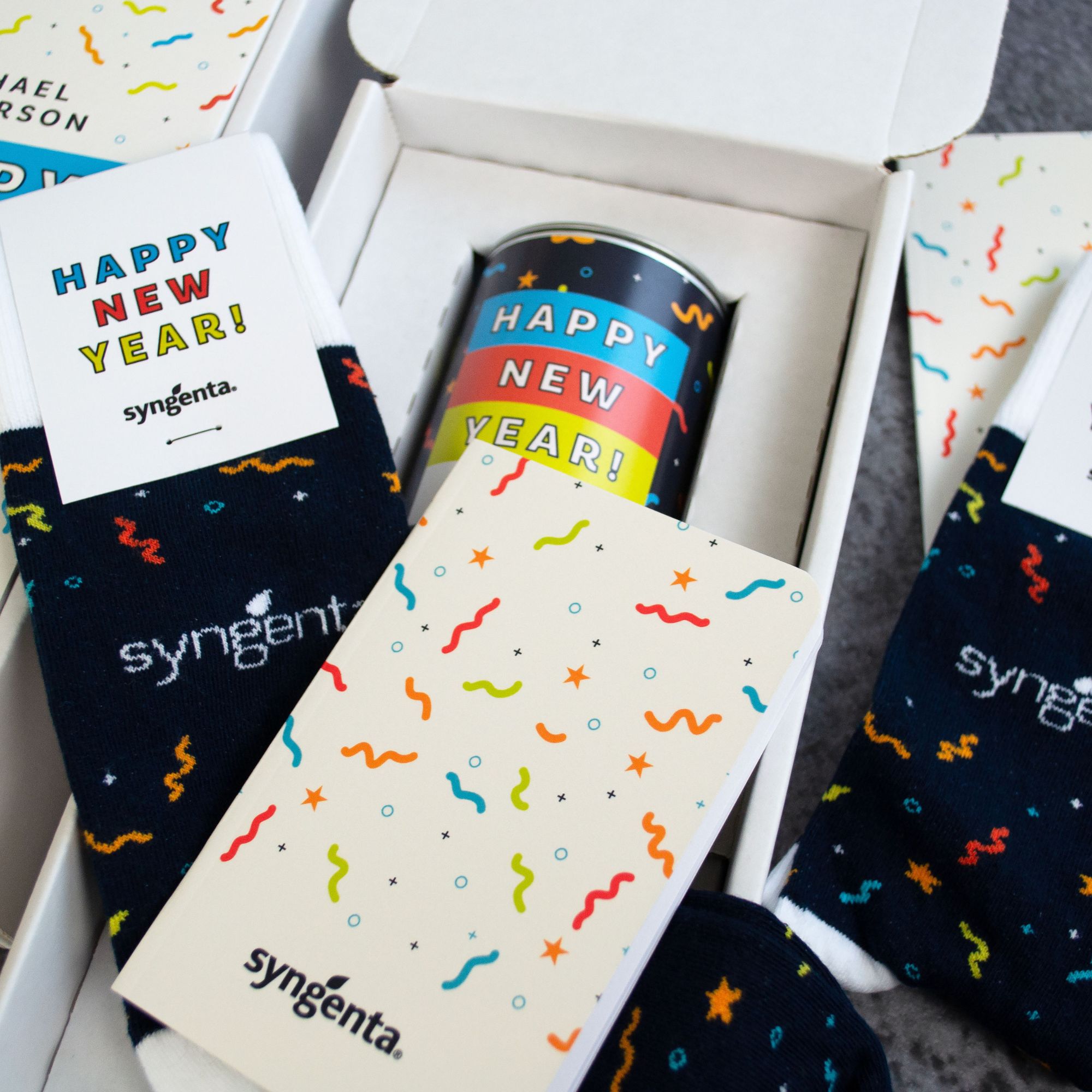 Cozy Gift Box - Holiday Kit, Christmas Socks, Cookies 3