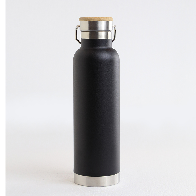 22 Oz. Scenesetter Double Wall 18/8 Stainless Steel Vacuum Insulated Bottle w/Bamboo Cap (Black)